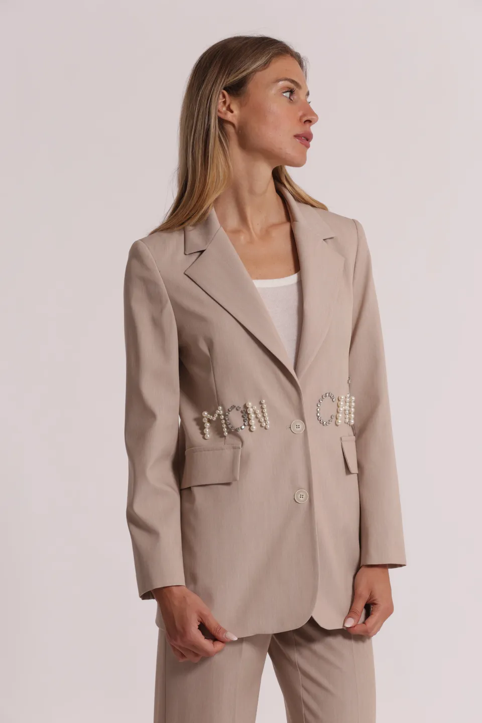 Mimi Mua giacca scritta frontale beige elasticizzata