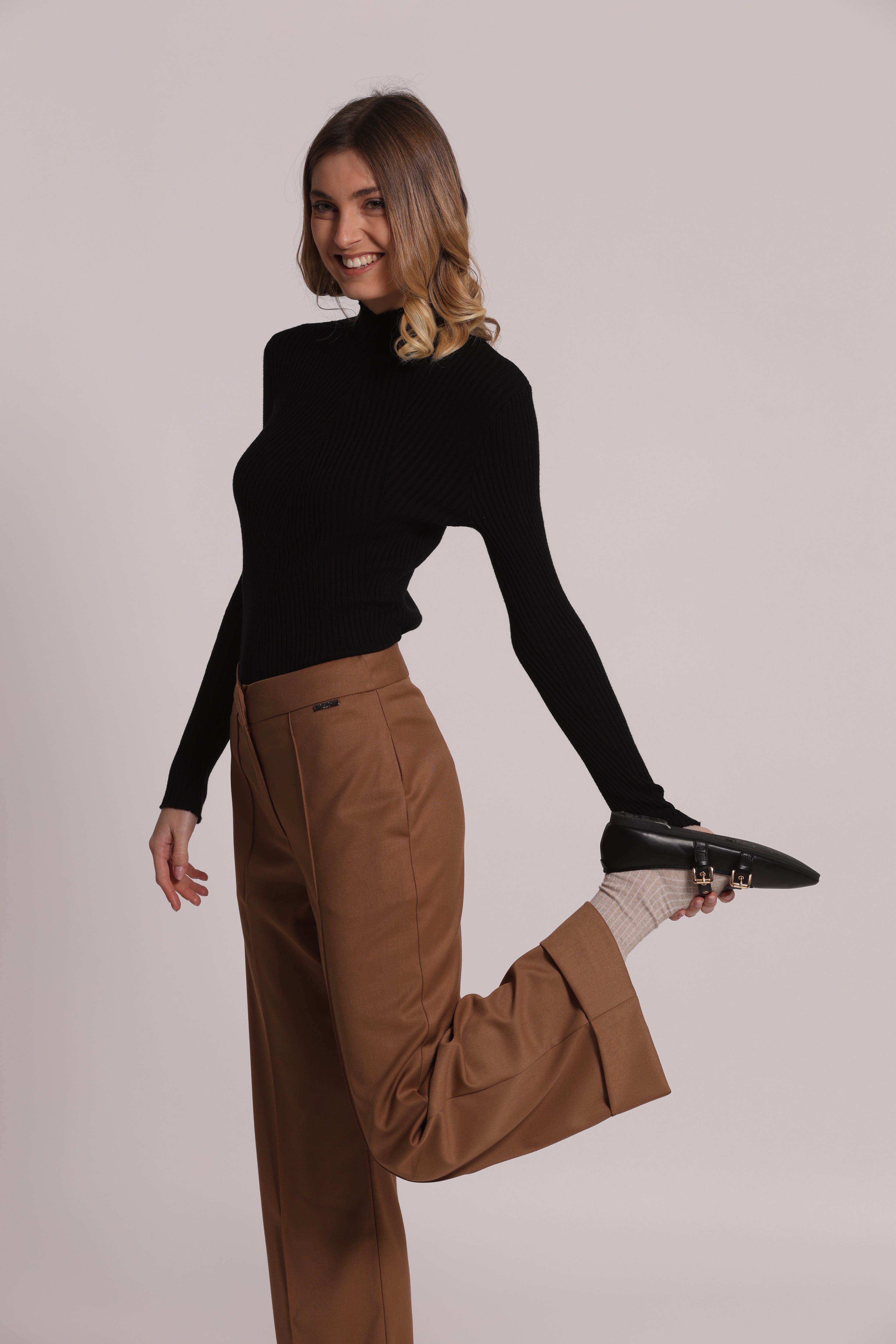 Mimi Mua pantalone in vanz con risvolto sul fondo pantaloni nero S