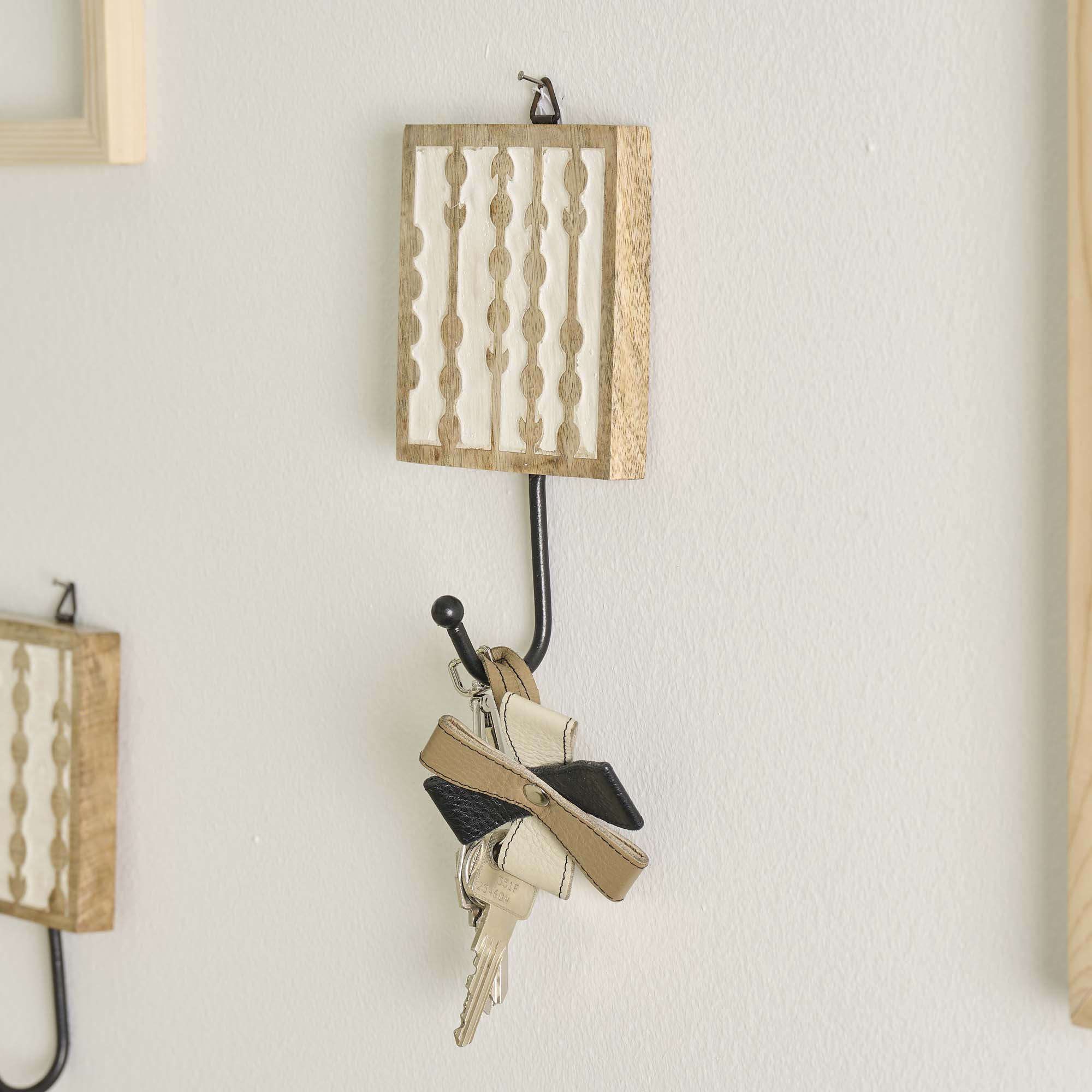 On Earth Beads appendino bianco legno 10 cm