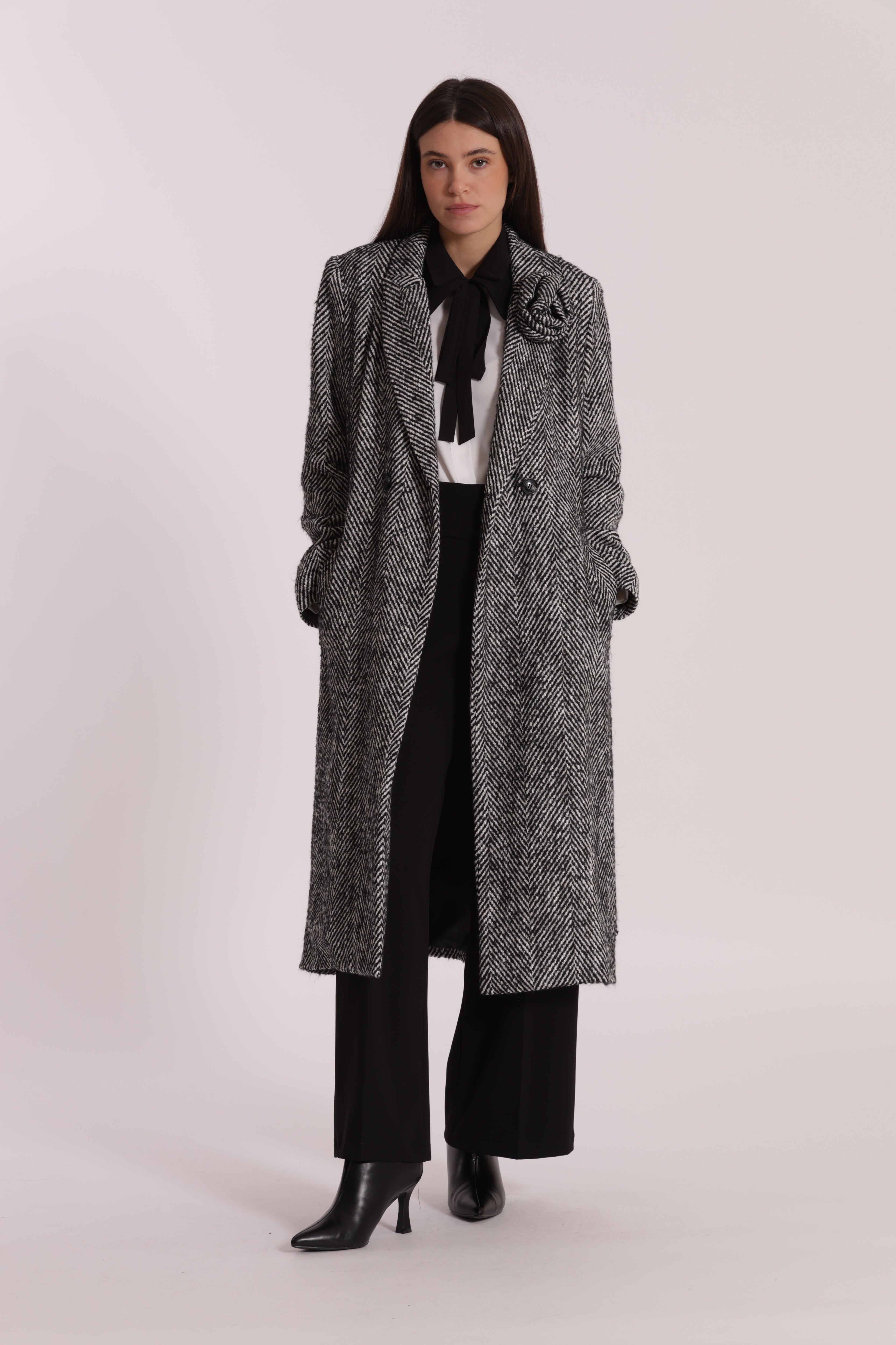 Mimi Mua Lungo Spigato cappotto nero bianco
