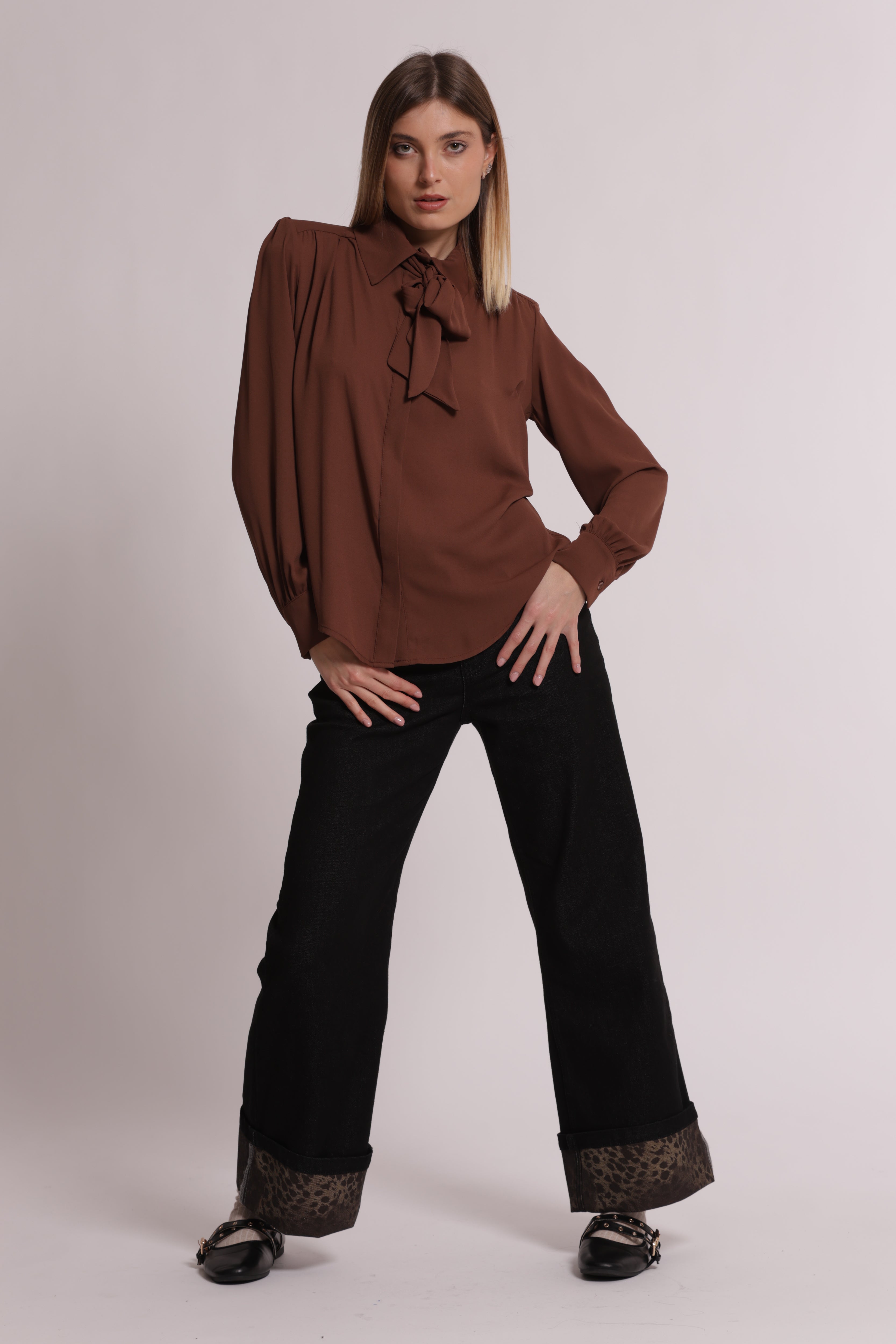 Mimi Mua Blusa con Spalline e Fiocco Nera