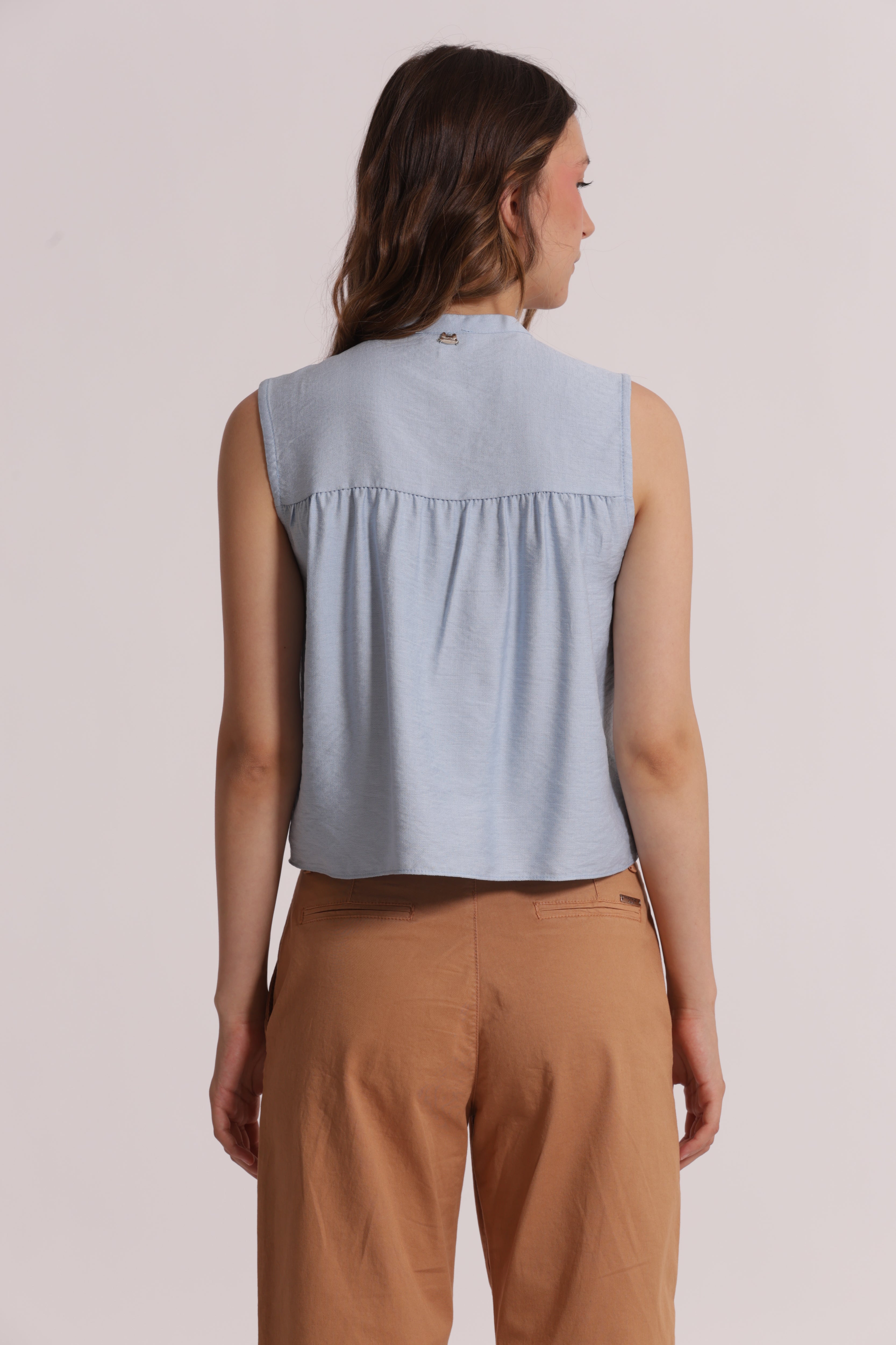 Mimi Mua camicia smanicata visino bianco