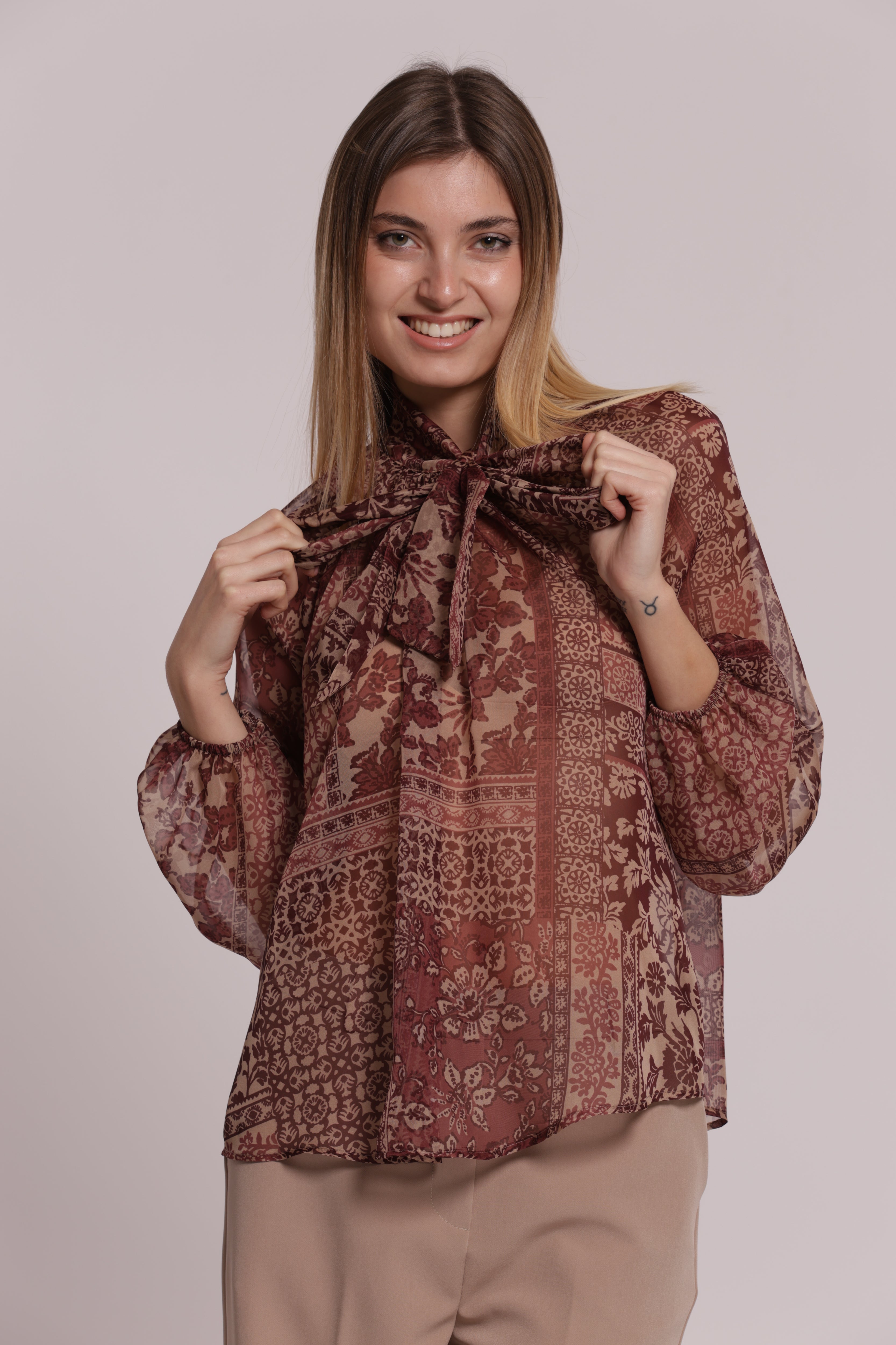 Mimi Mua Blusa Fiocco Collo Patchwork Floreale Cammello