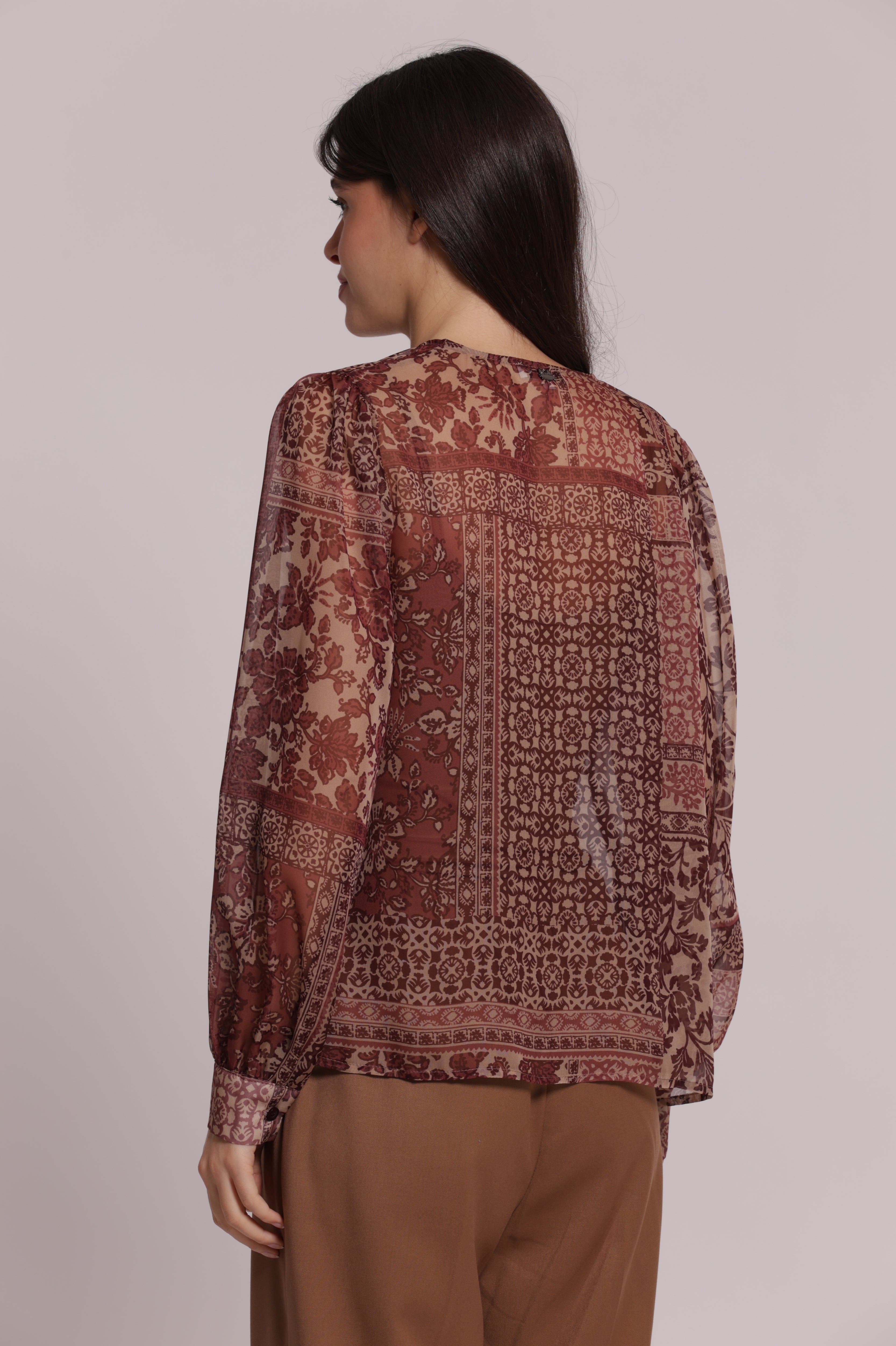 Mimi Mua Camicia senza colletto patchwork camicia cammello