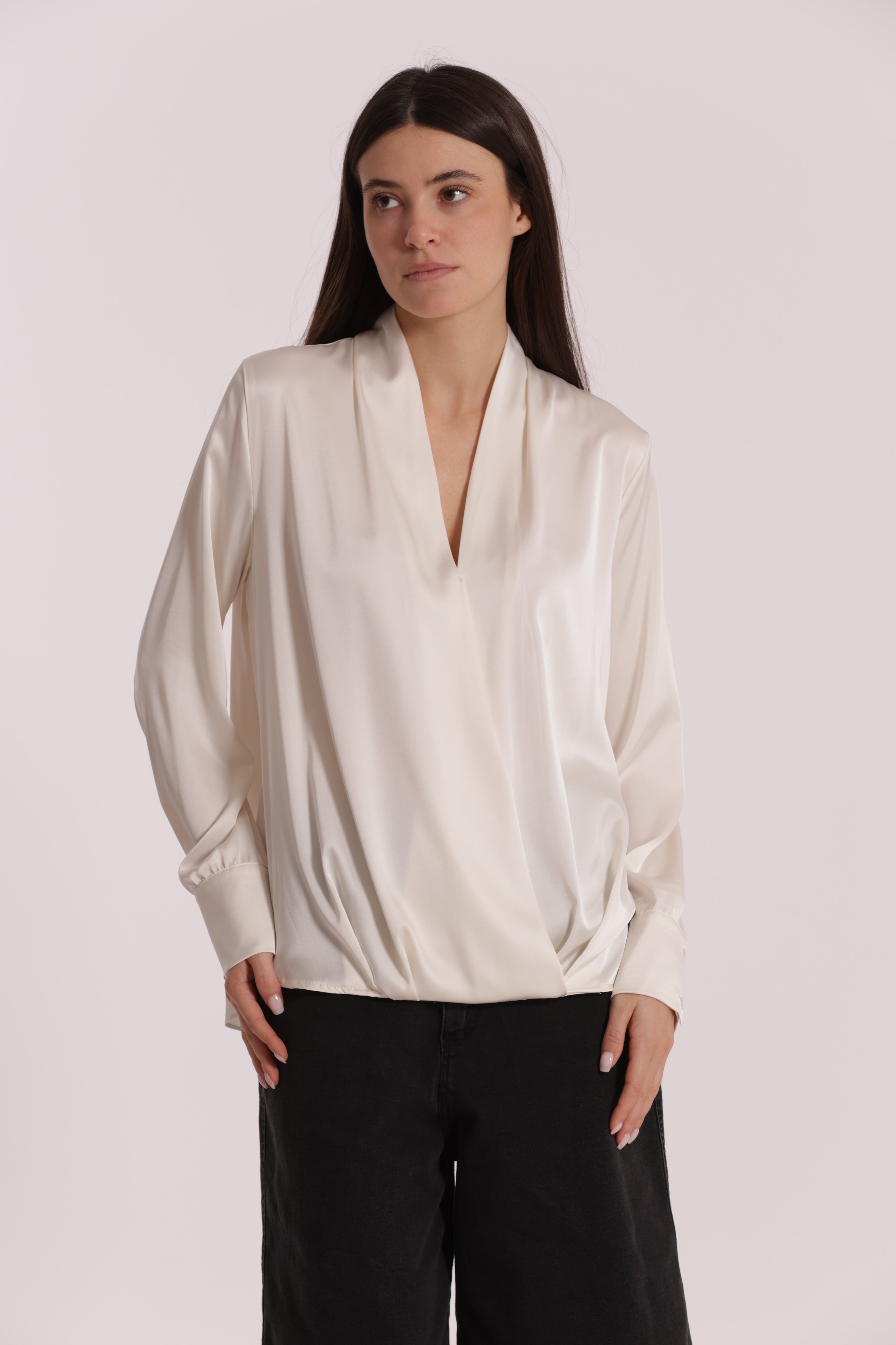 Mimi Mua Blusa Incrociata in Raso Panna