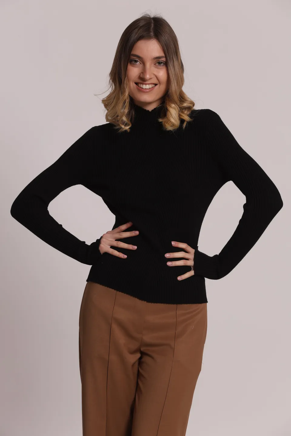 Mimi Mua Lupetto maglia nero collo alto