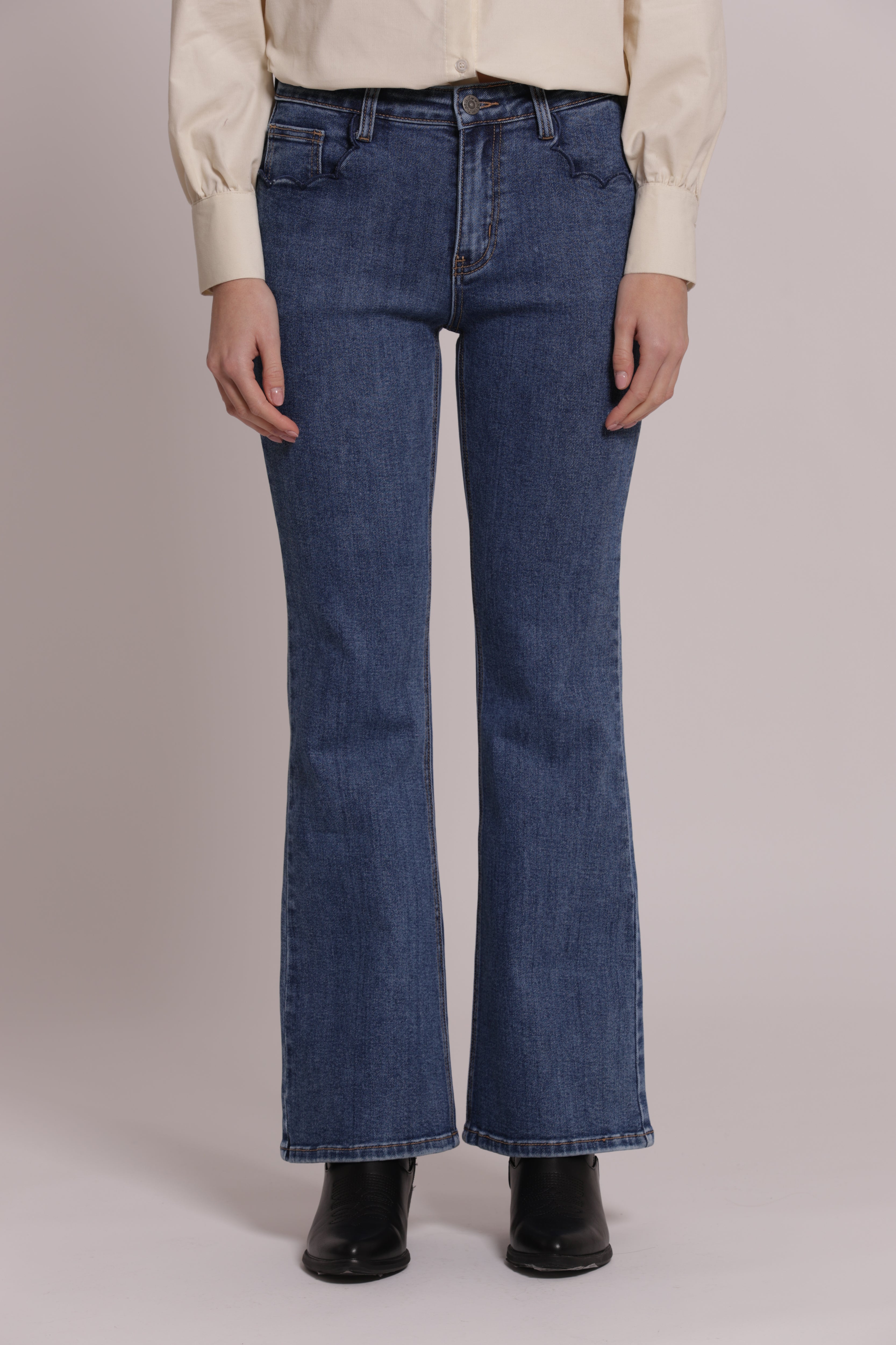 Mimi Mua jeans flare ricamo ondulato blu medio