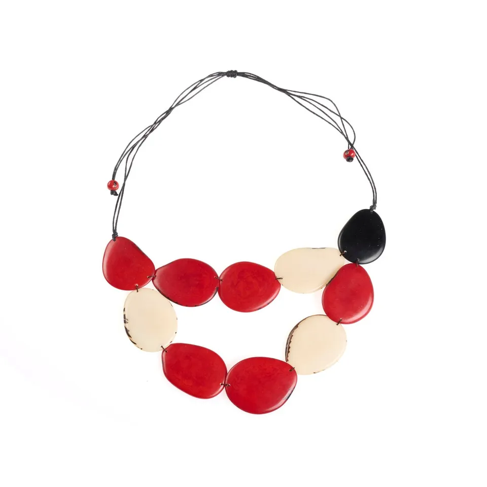 On Earth Cooperative Collection Carambola collana tagua rossa 65 cm