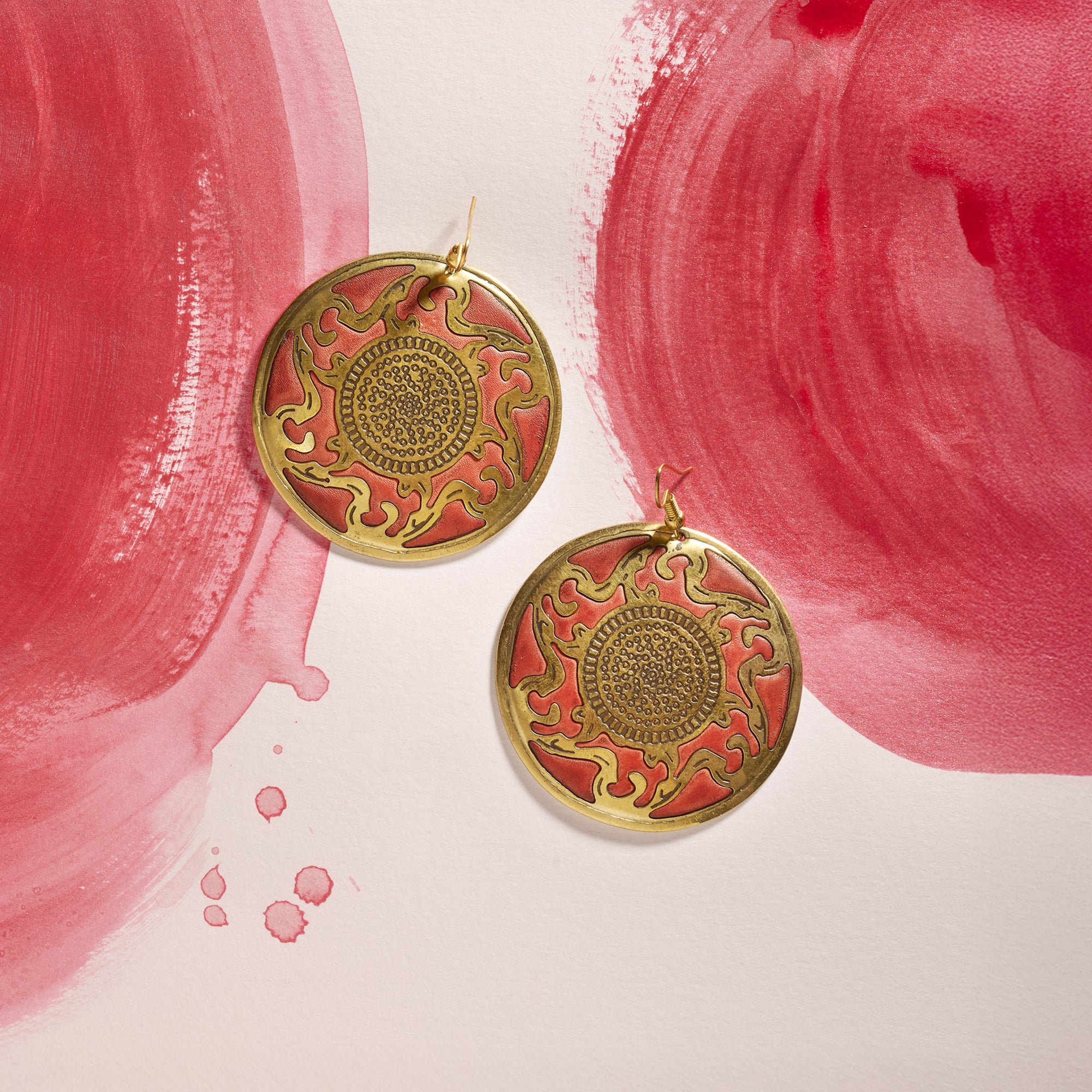 On Earth Shantaram orecchini ottone rossi 5,5 cm