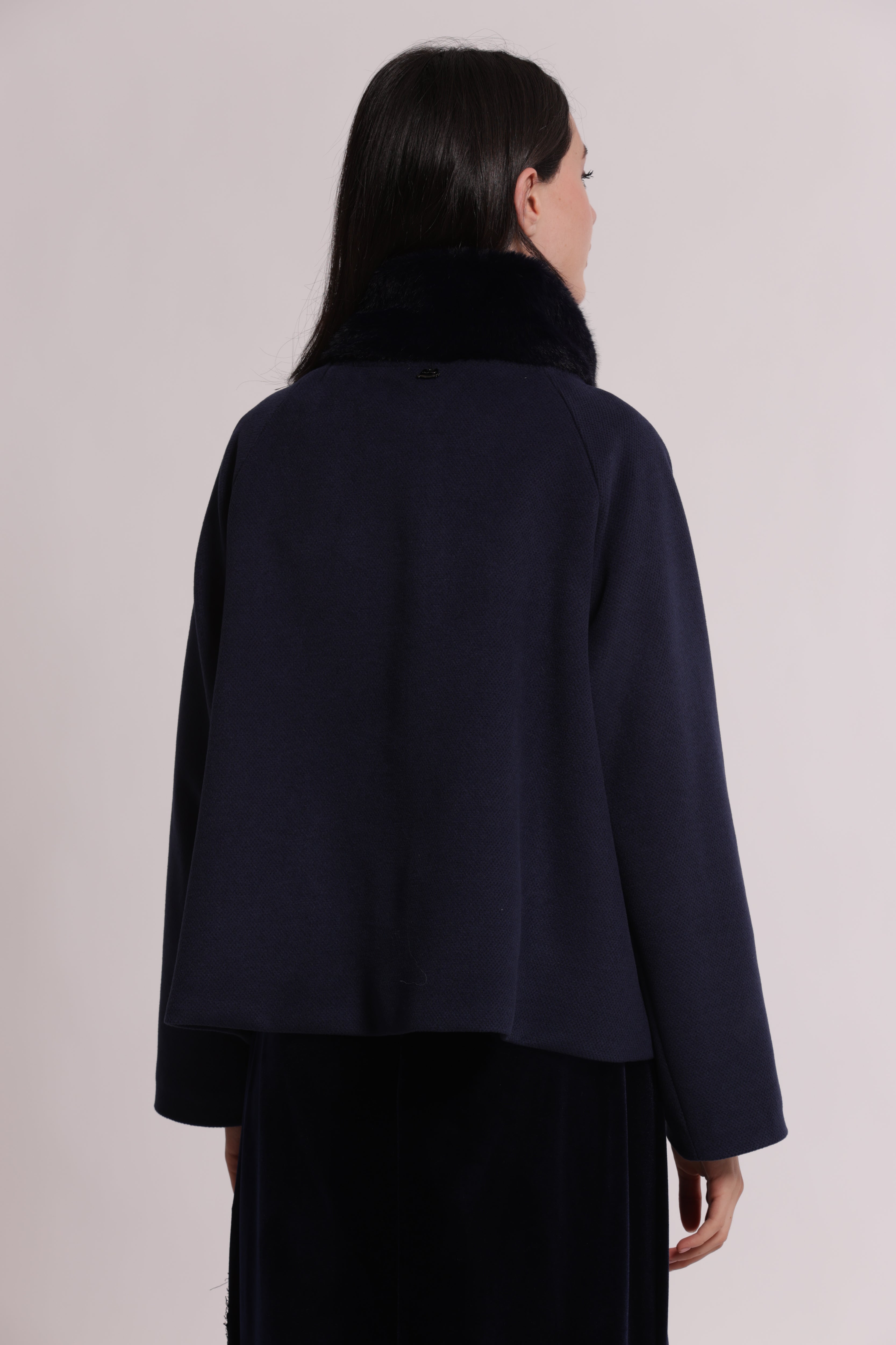 Mimi Mua Cappotto Corto Collo Effetto Pelliccia Nero