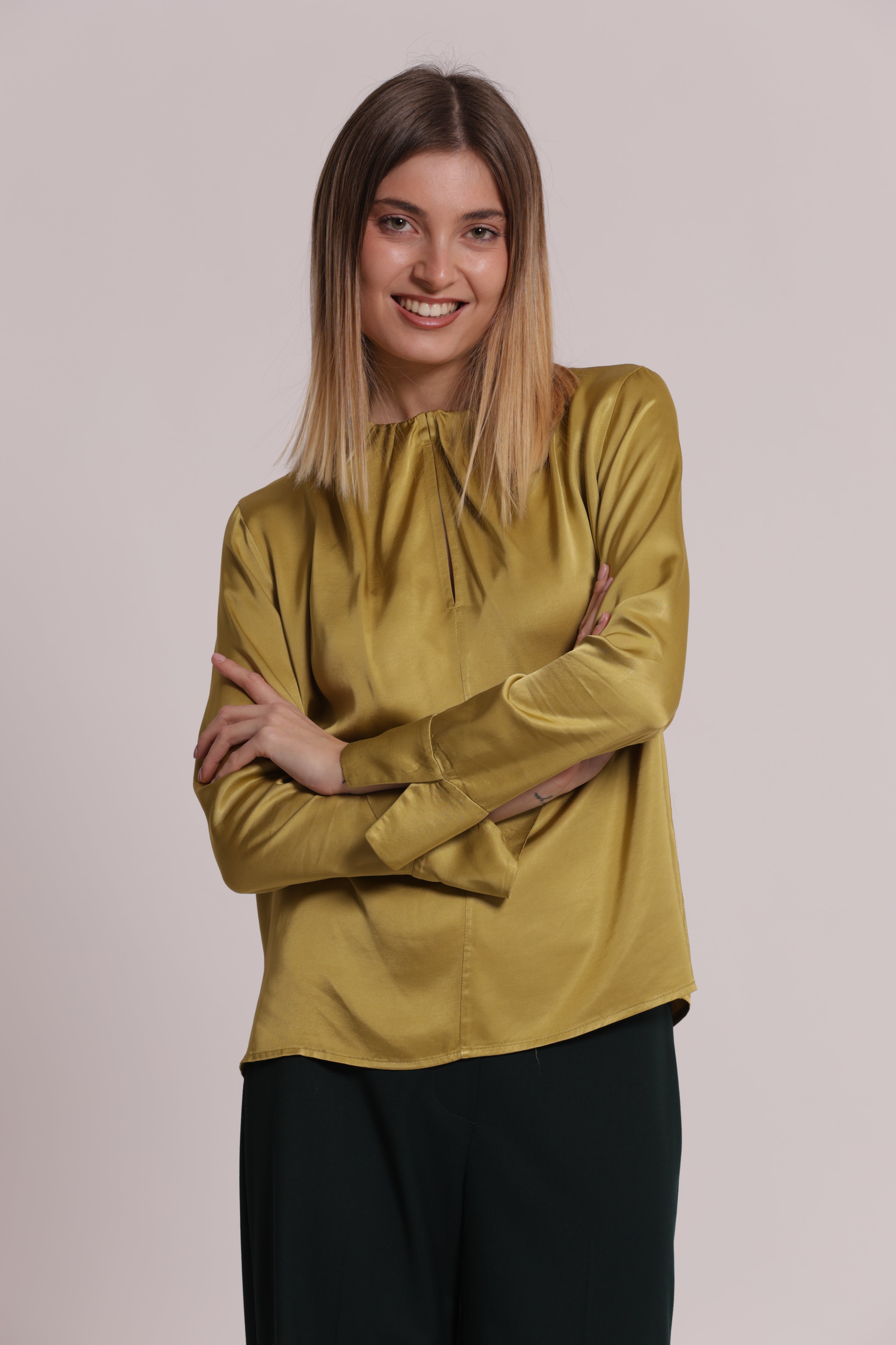 Mimi Mua Blusa Raso Viscosa Scollo Tondo Nera Elegante