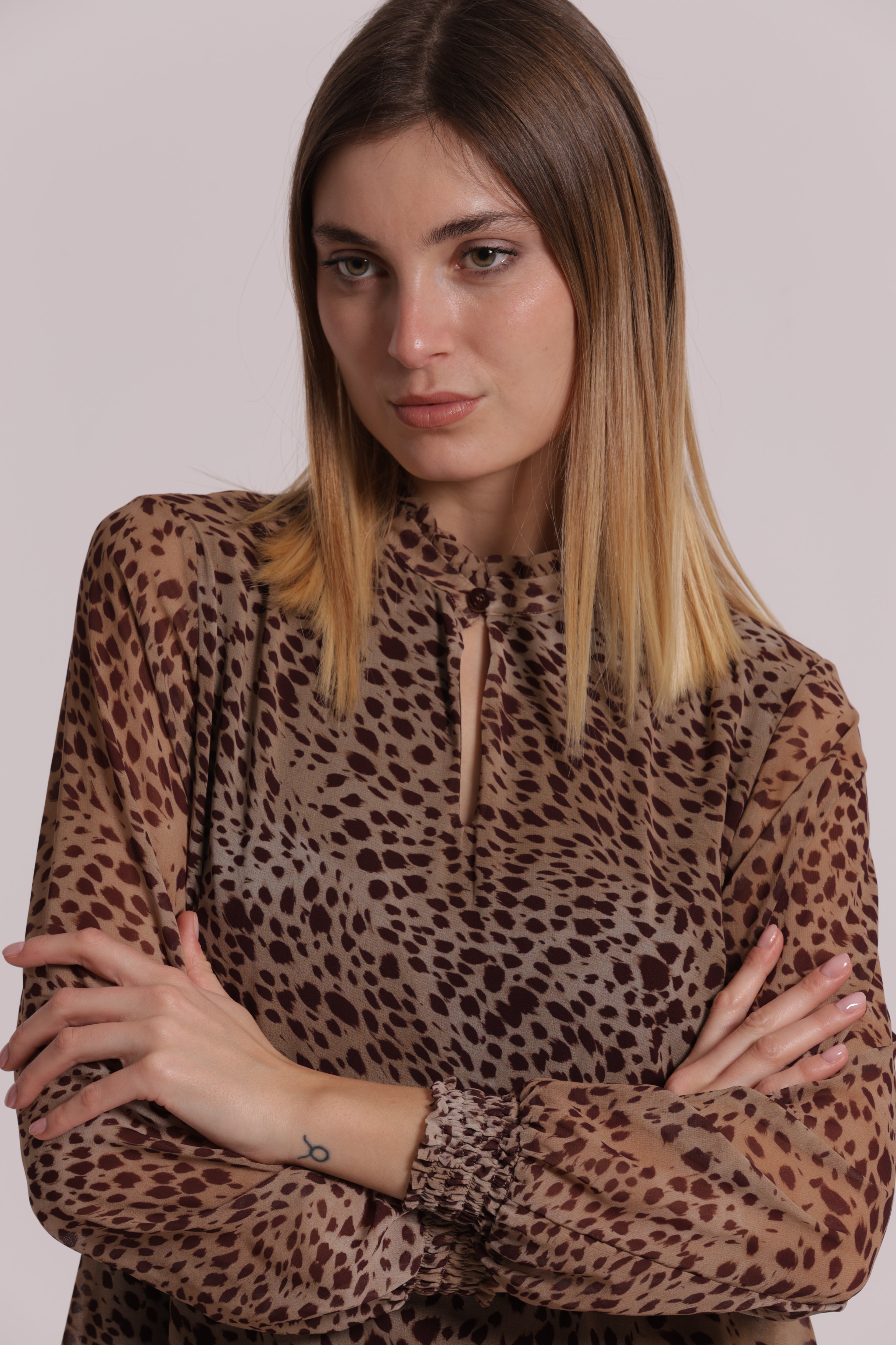 Mimi Mua Abito Corto Animalier Nero Bianco Maniche