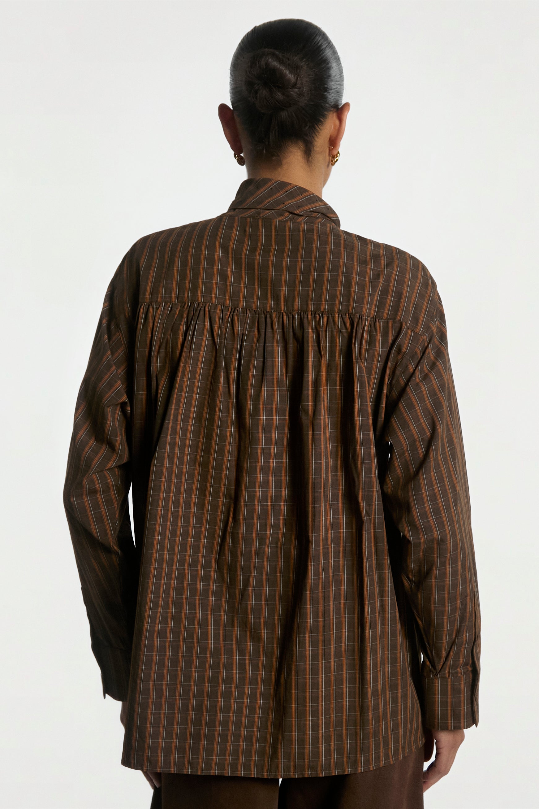 Aaiko Janesse camicetta quadri marrone fudge fiocco