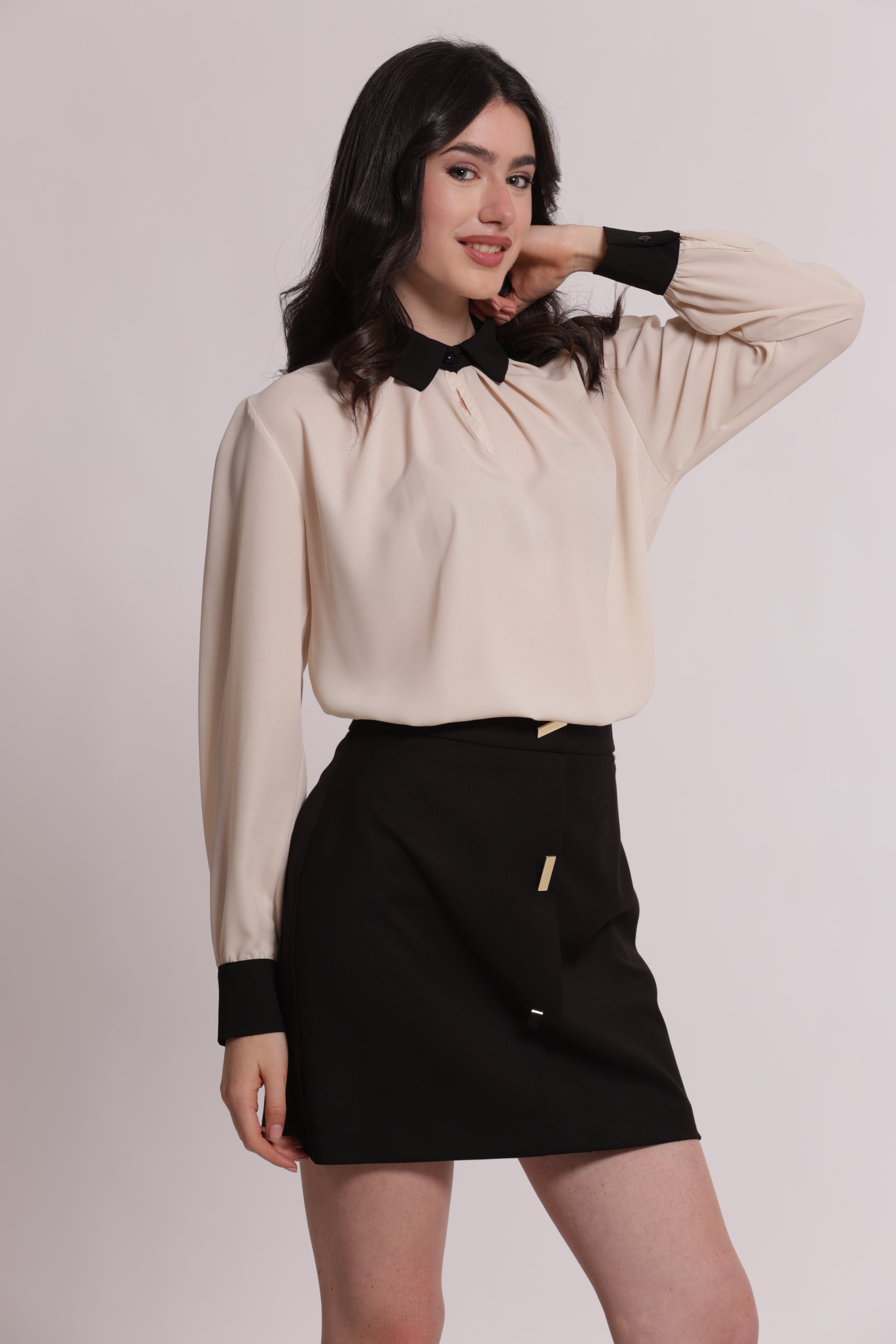 Mimi Mua Blusa con Colletto e Polsini a Contrasto