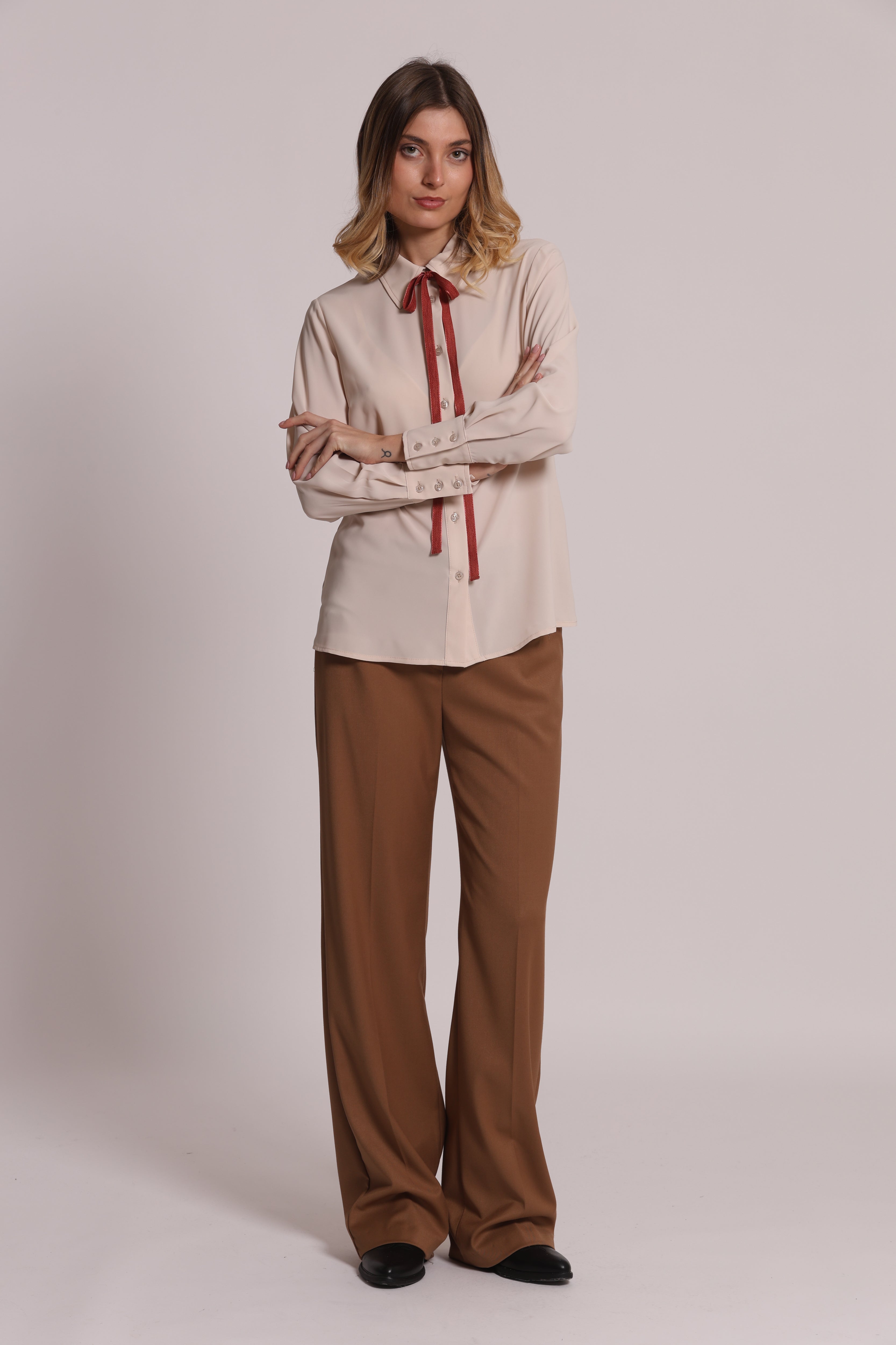 Mimi Mua Camicia in Silkhand con Fiocco Nera