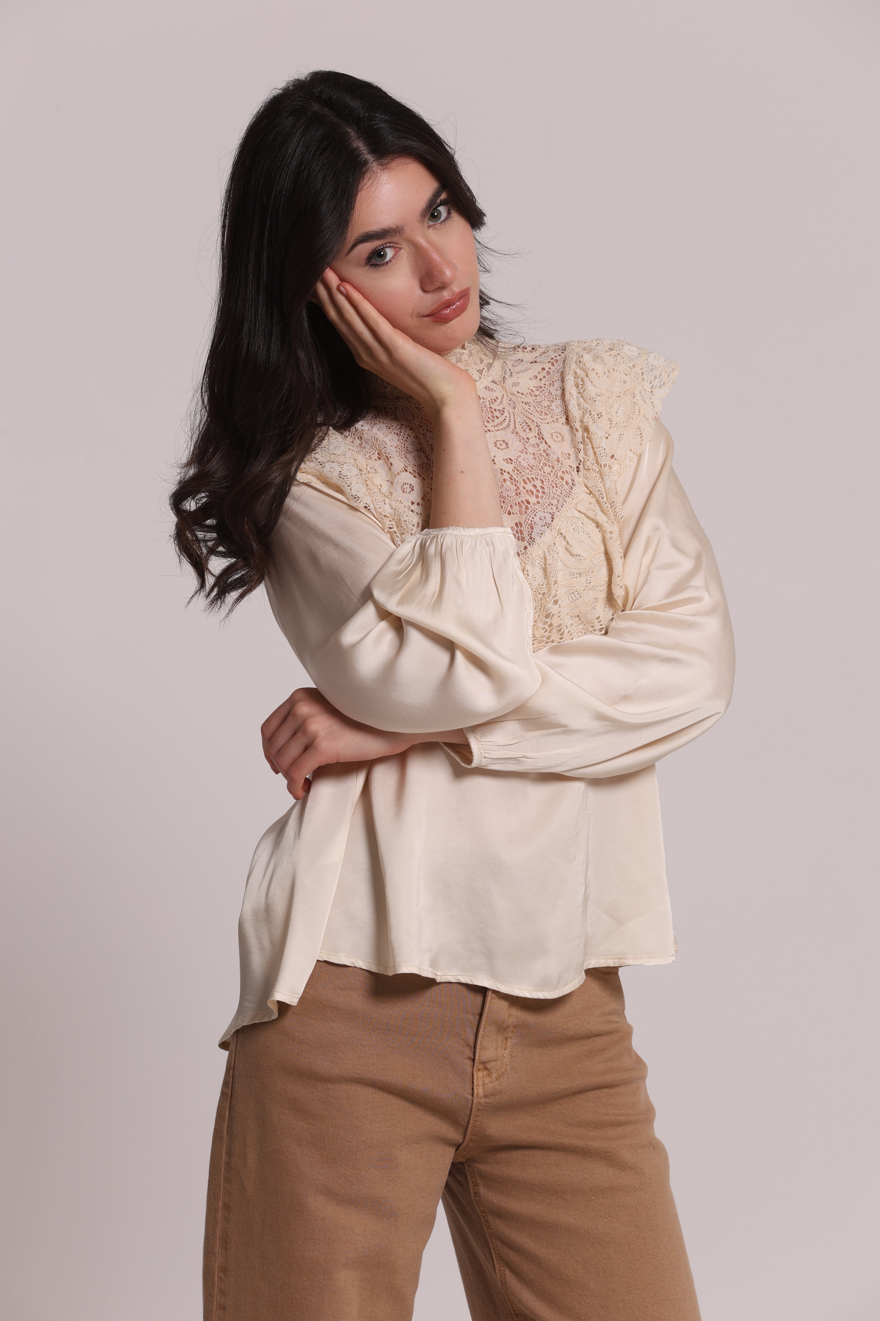 Mimi Mua Blusa in Raso di Viscosa con Dettaglio Pizzo nero
