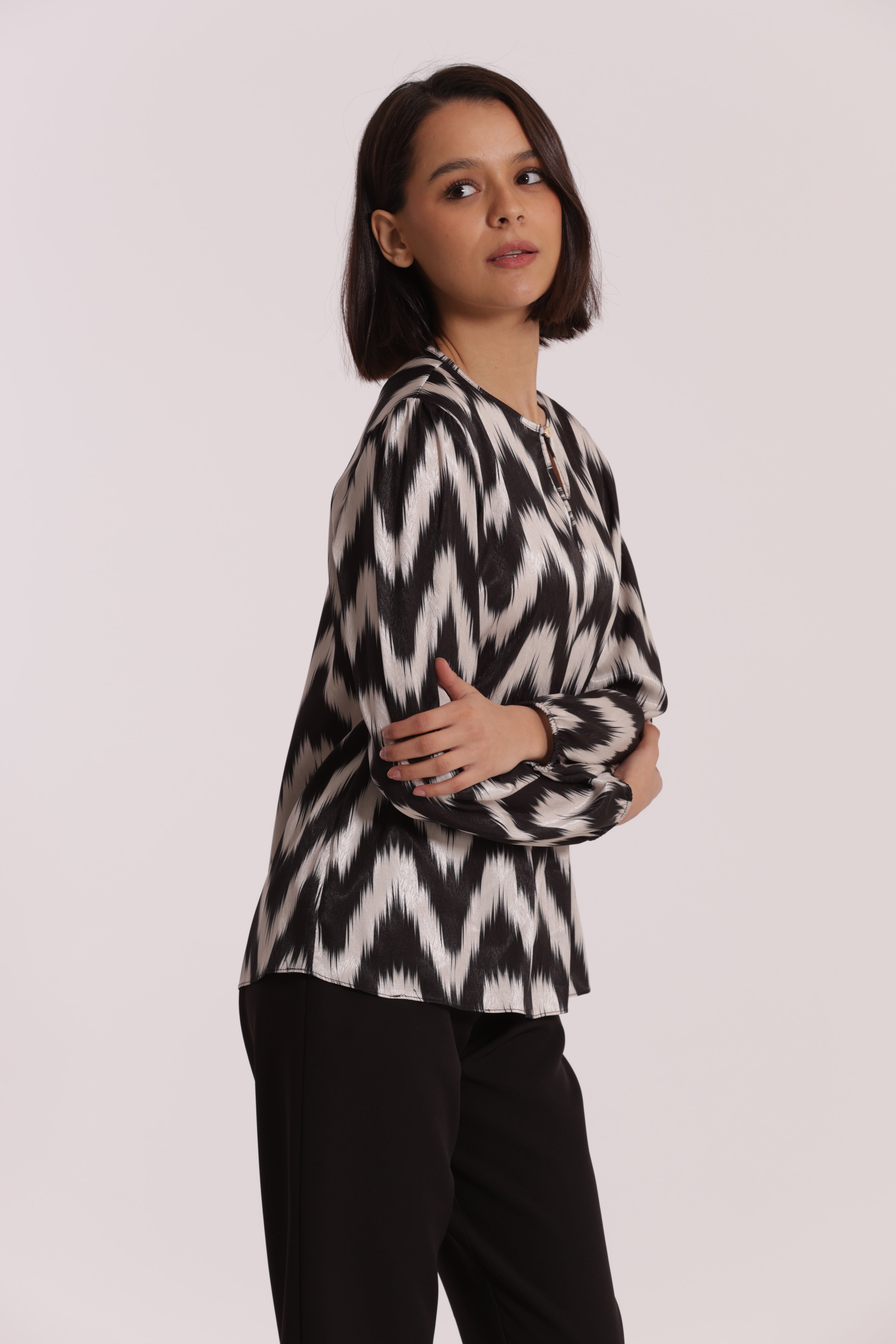 Mimi Mua Blusa Bottoncino Fantasia Chevron Nero Bianco