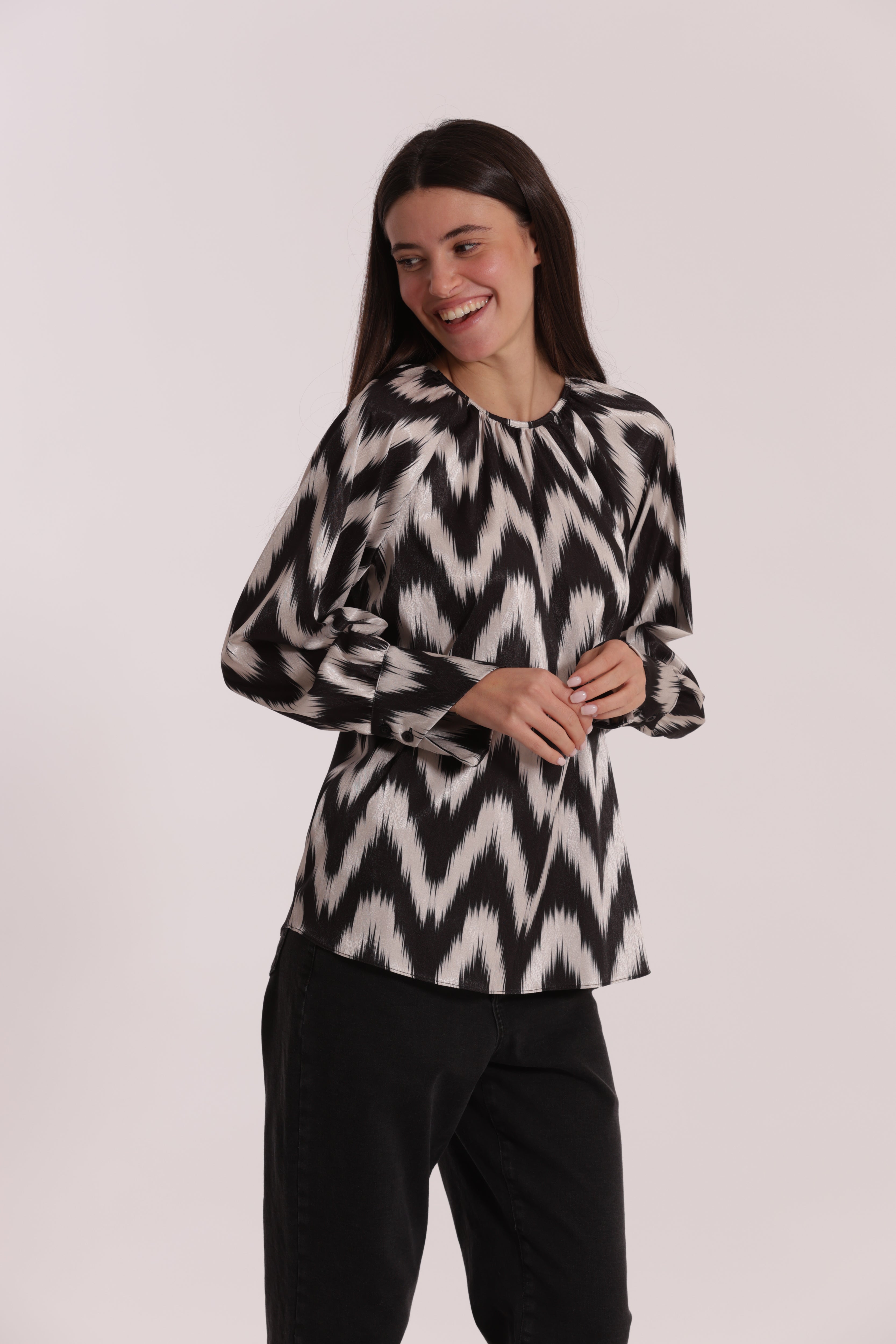Mimi Mua Blusa Scollo Tondo Chevron Nero/Bianco