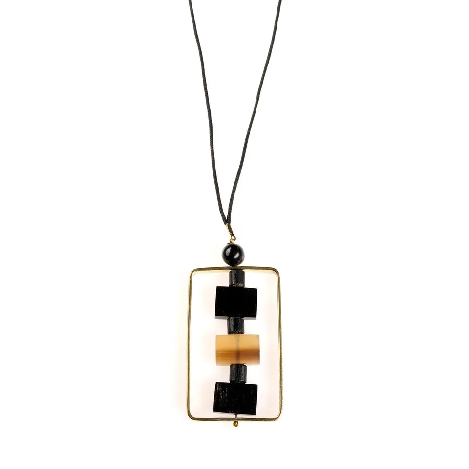 On Earth Acero collana corno nero 65 cm
