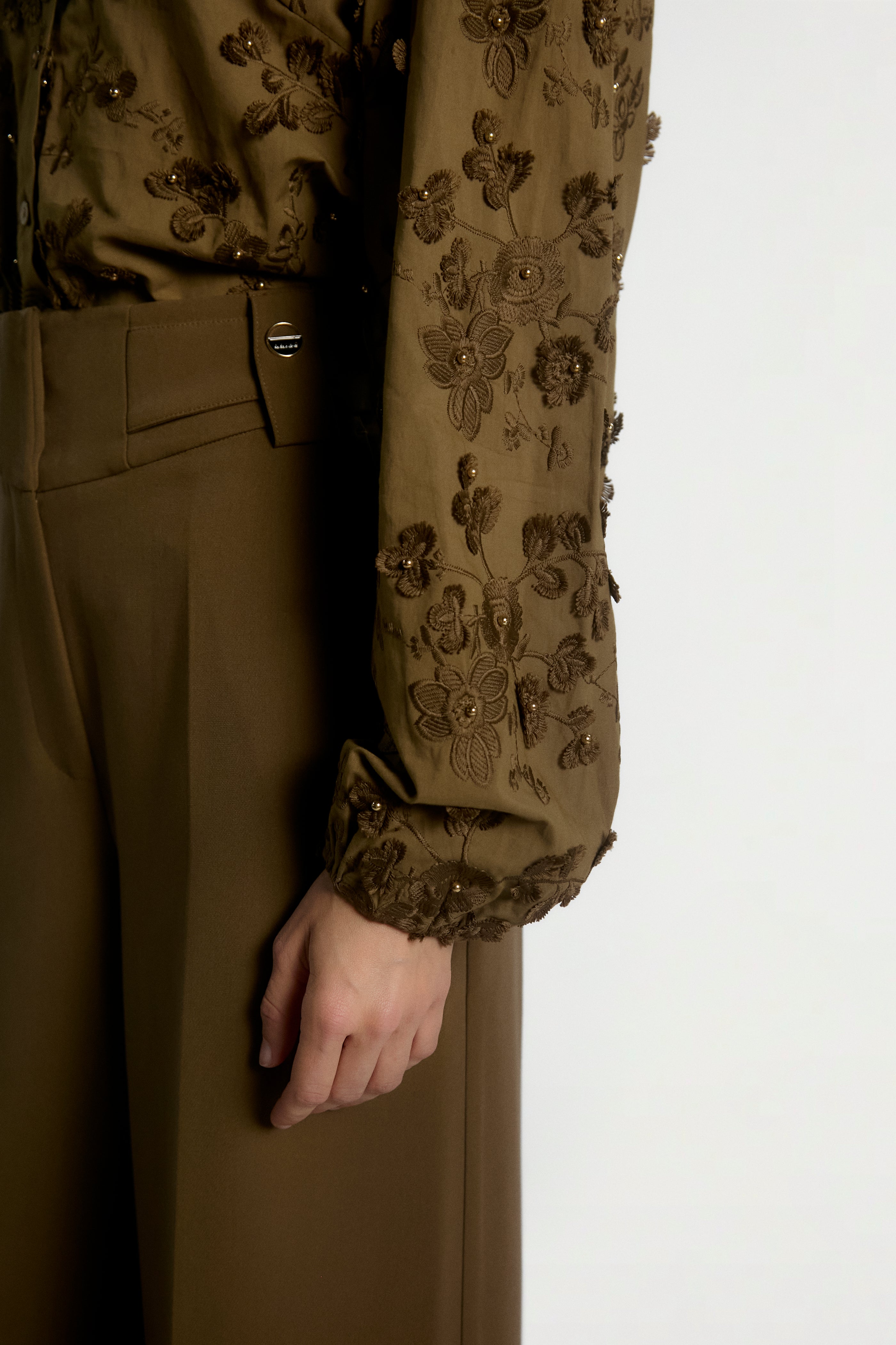 Aaiko Lien camicia verde ricami perle