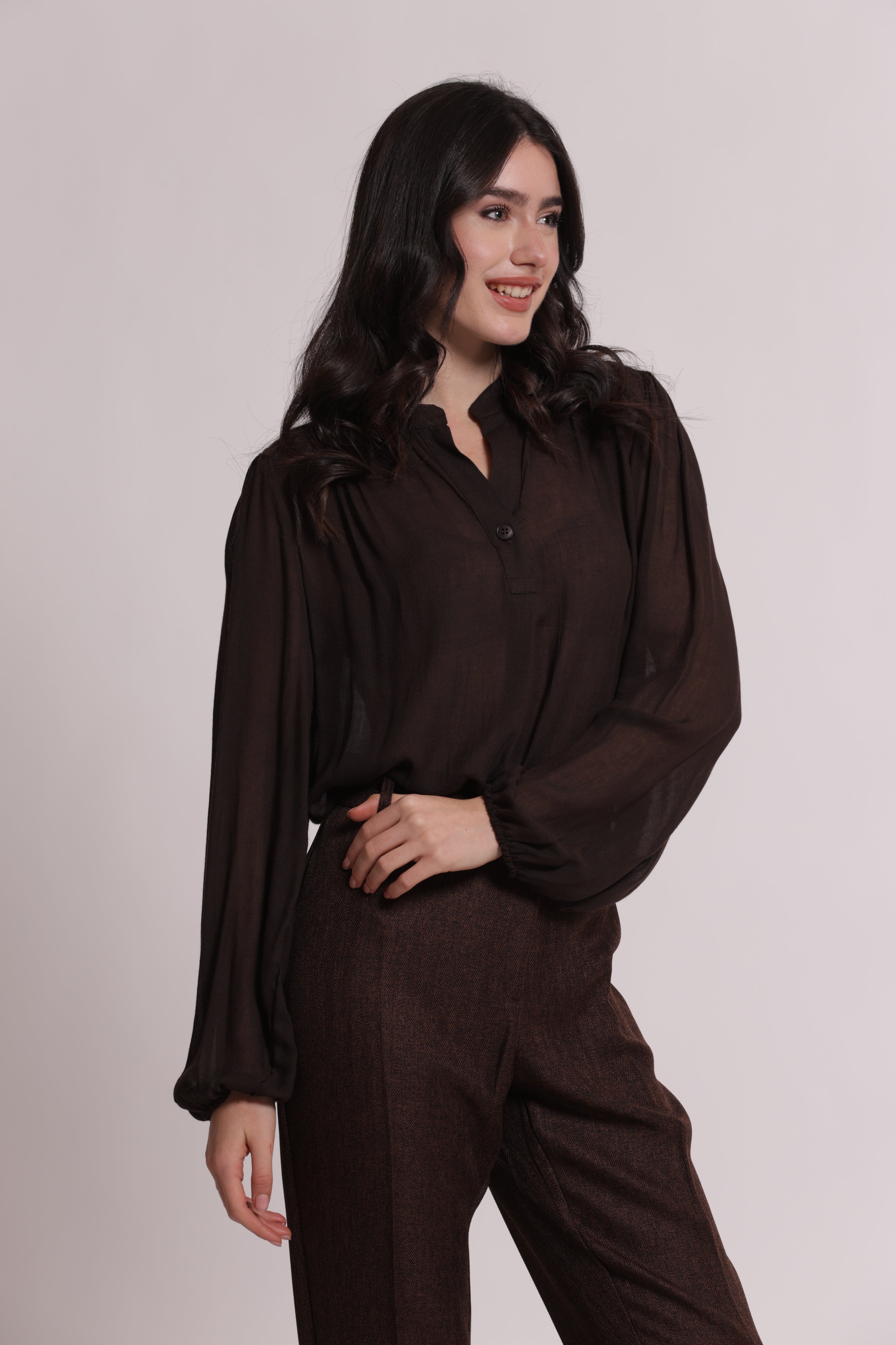 Mimi Mua blusa scollo V garza viscosa nero