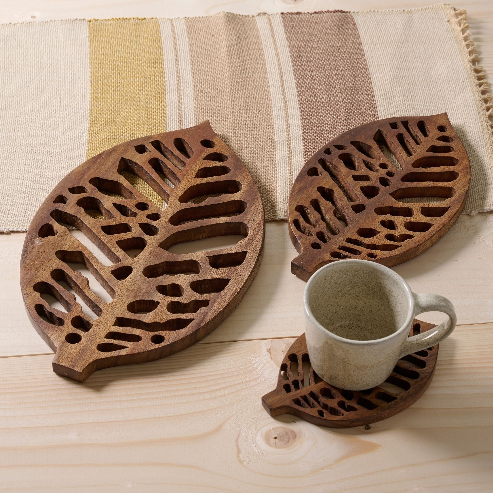 On Earth Cooperative Collection Leaf sottopentola legno naturale set