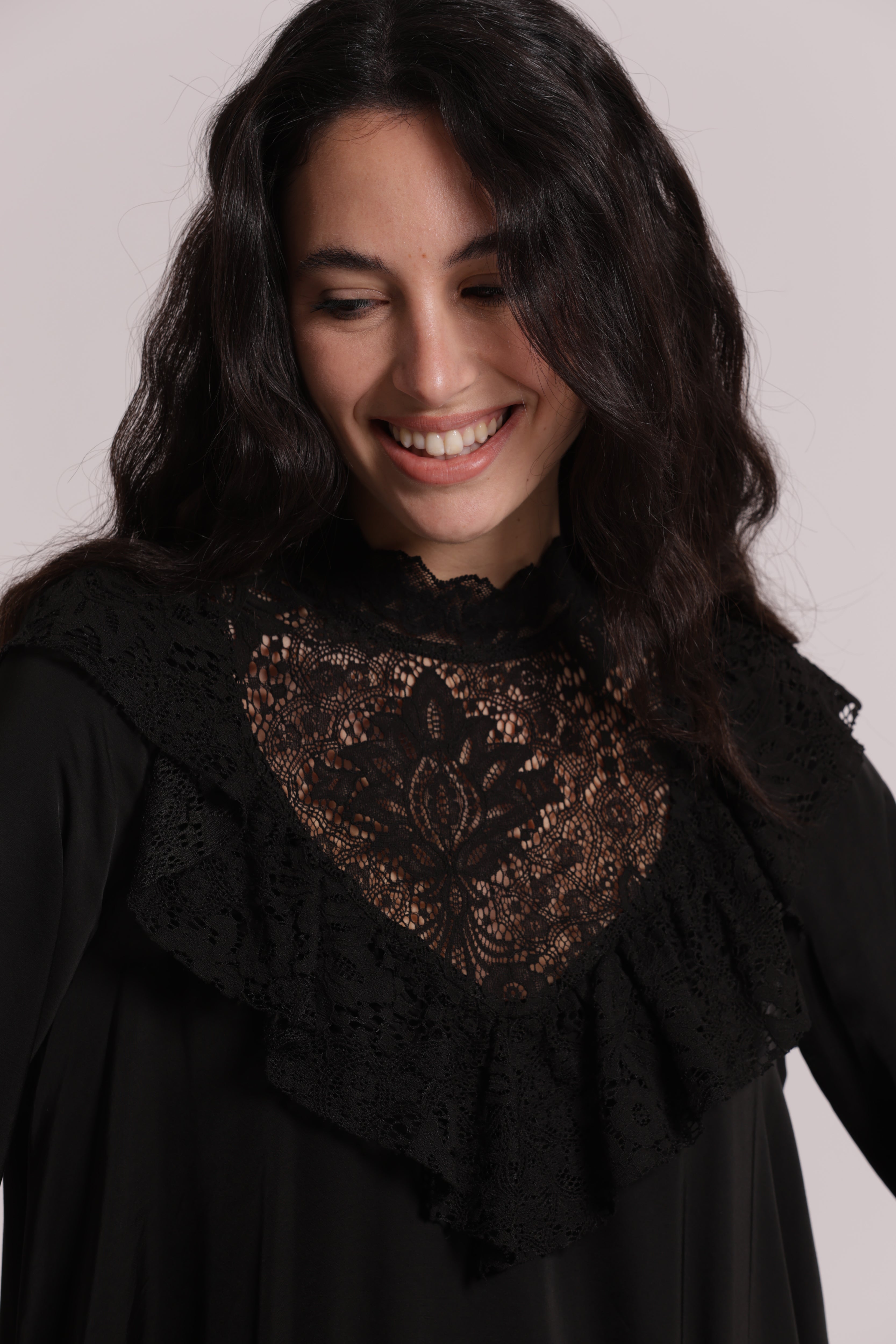 Mimi Mua Blusa in Raso di Viscosa con Dettaglio Pizzo nero