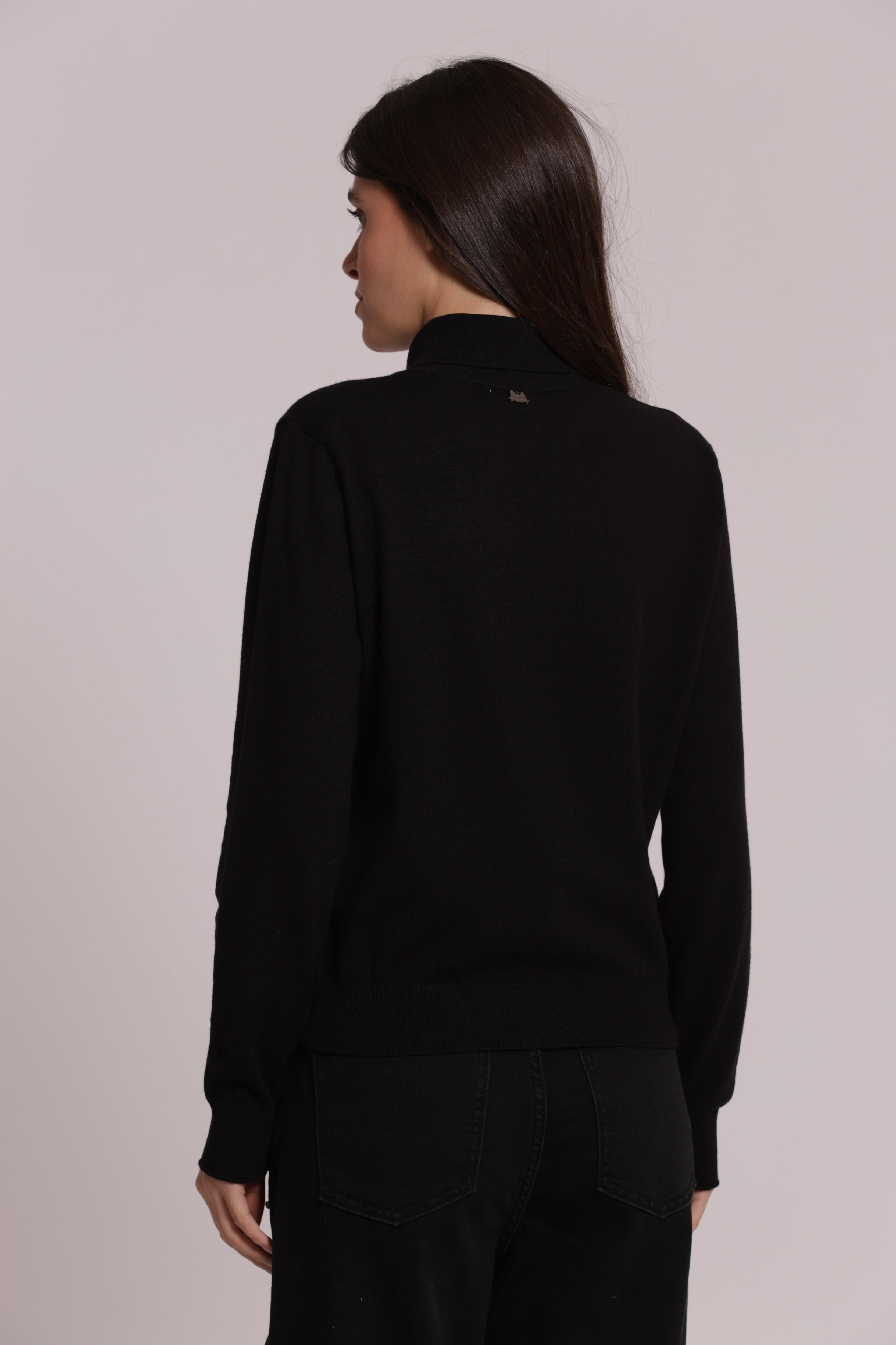 Mimi Mua maglia collo alto nera viscosa