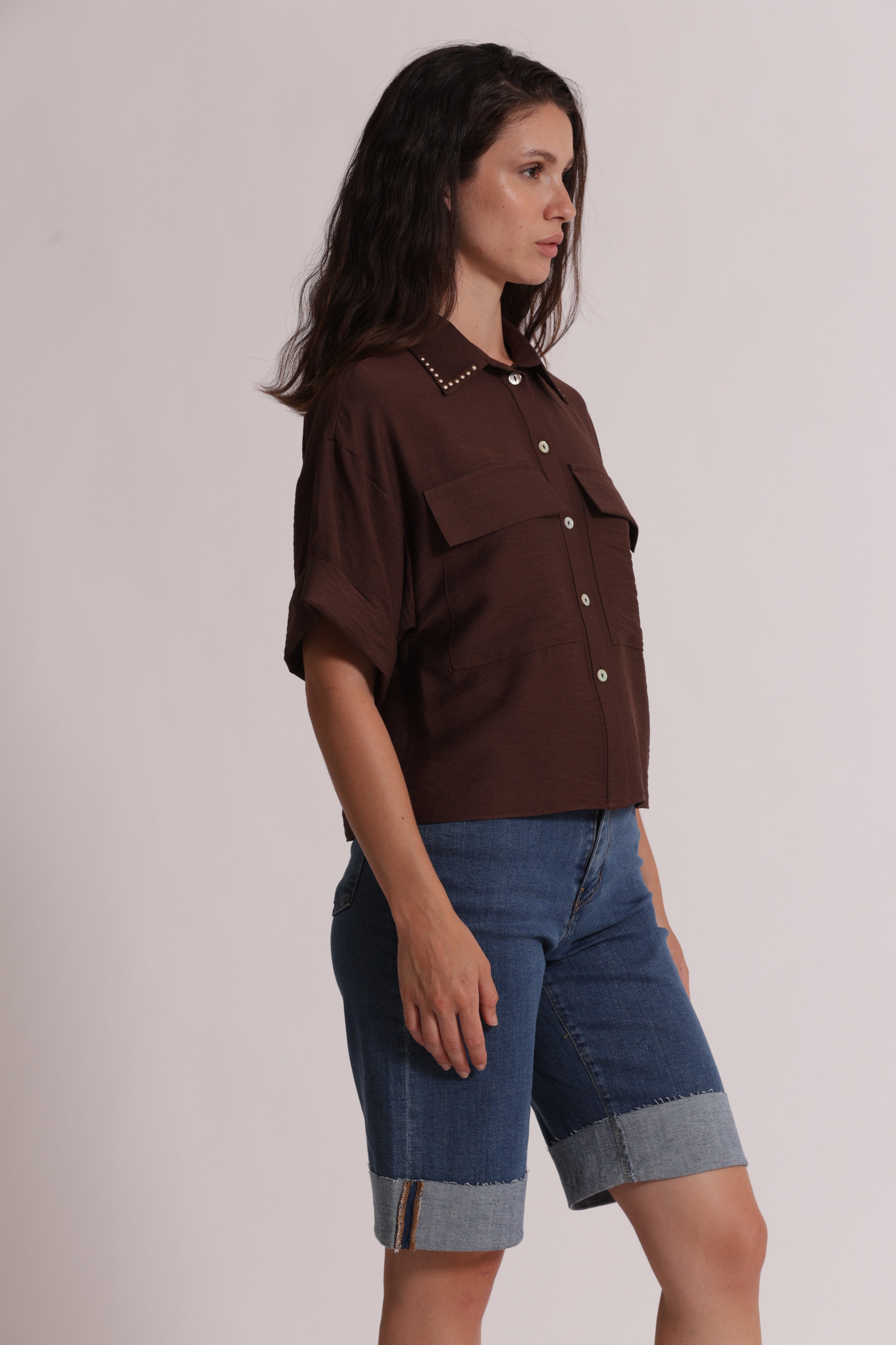 Mimi Mua Cropped con Borchie camicia bianco