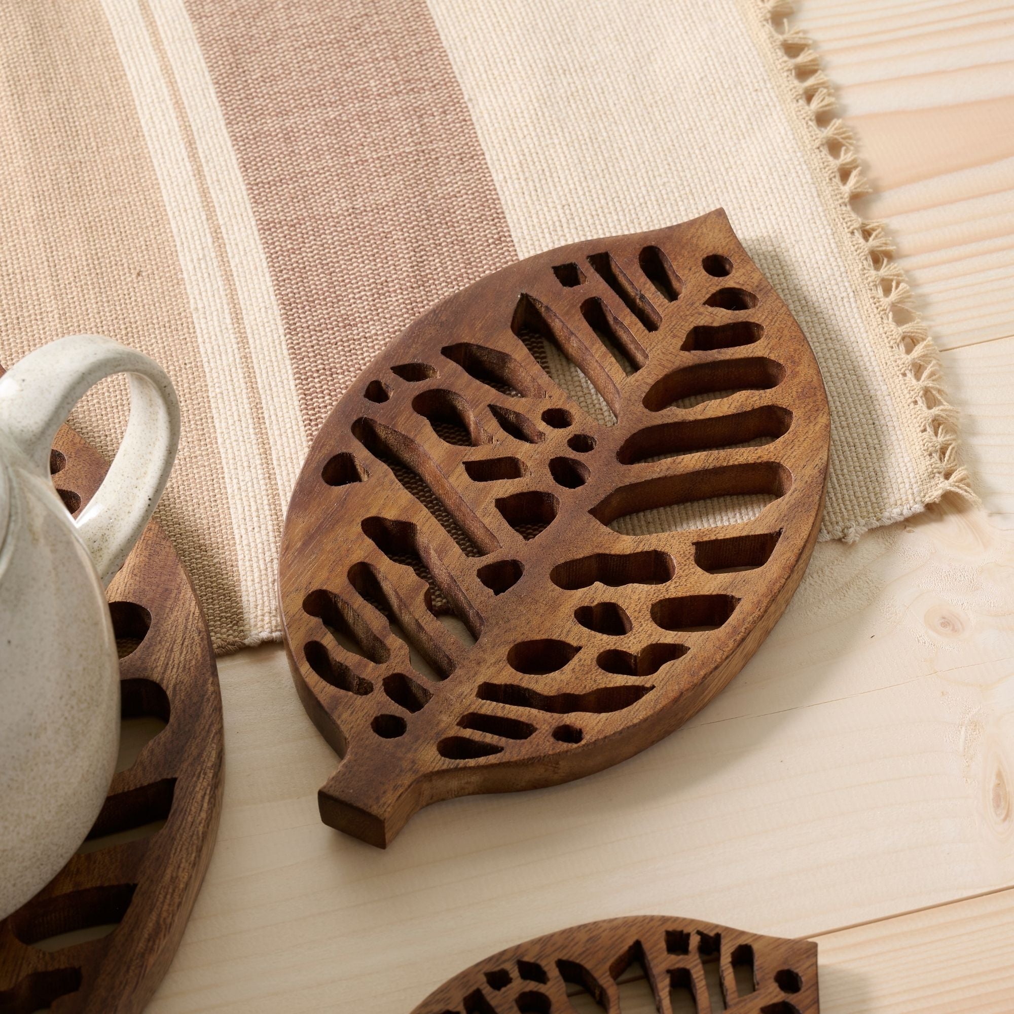 On Earth Cooperative Collection Leaf sottopentola legno naturale set