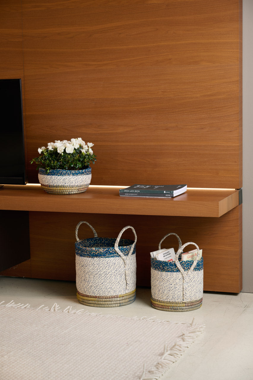 On Earth Cooperative Collection Layers cesto fibra blu con manici