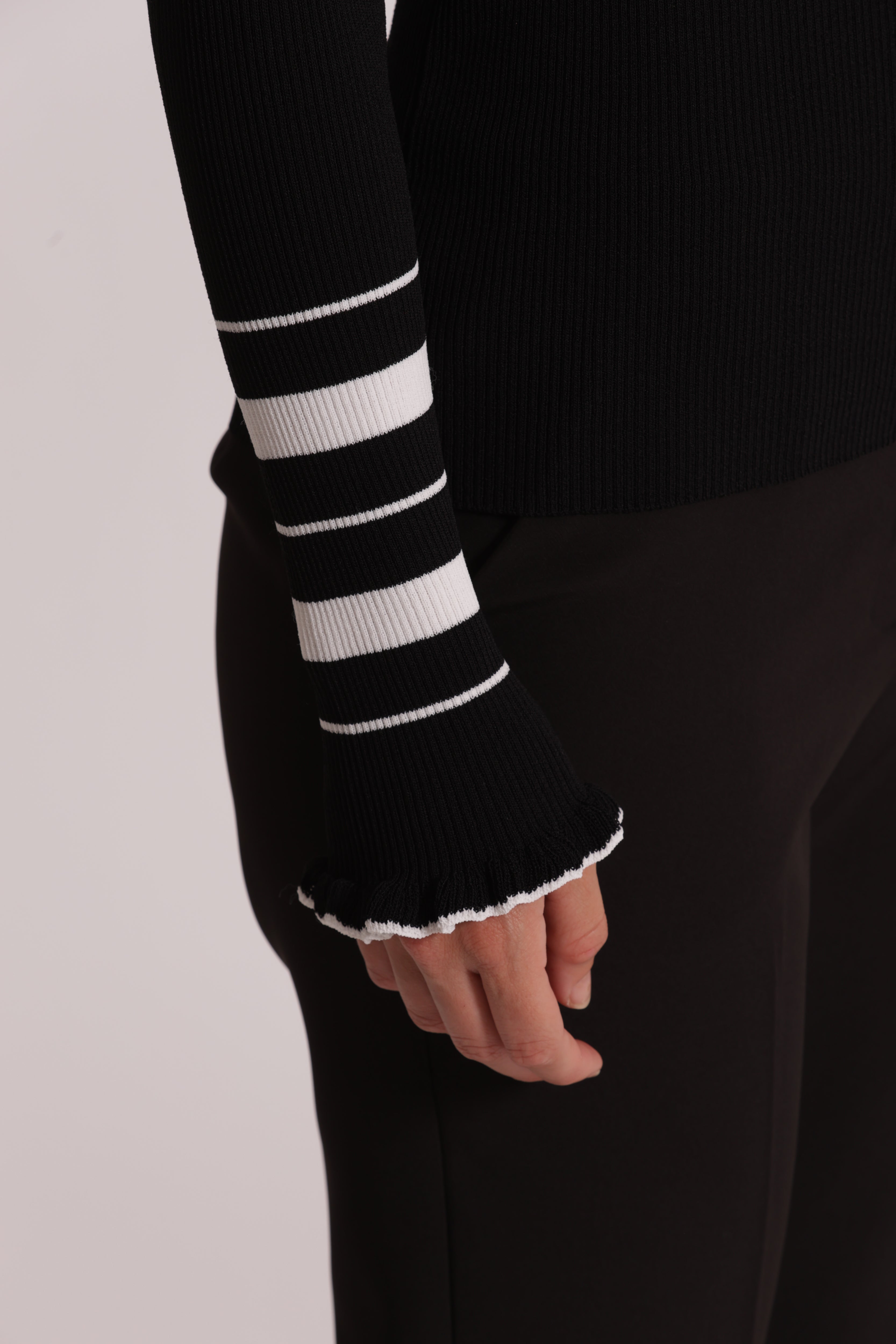 Mimi Mua Maglia Scollo V Bicolor maglia nero
