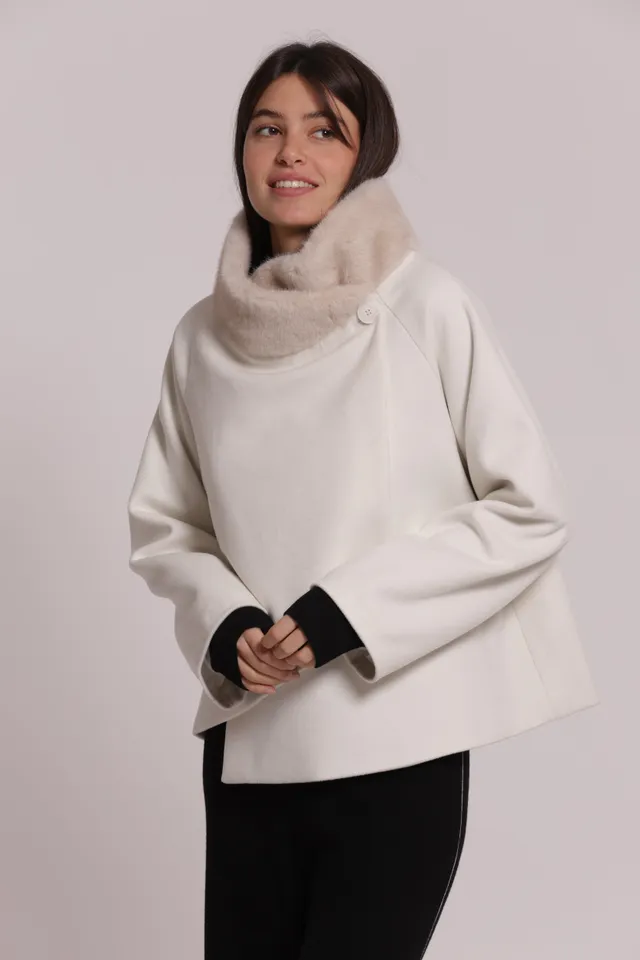 Mimi Mua Cappotto Corto Collo Effetto Pelliccia Nero
