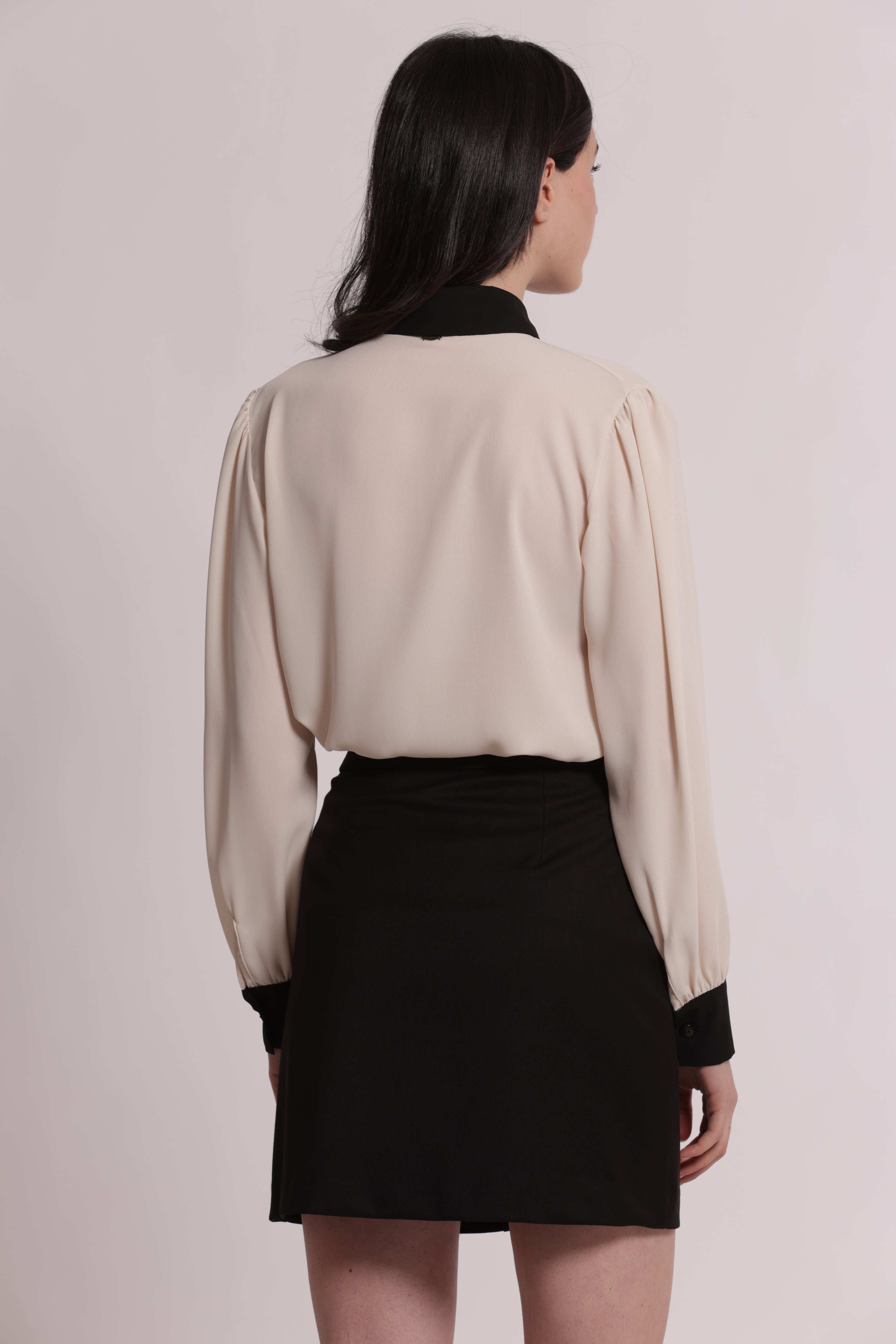 Mimi Mua Blusa con Colletto e Polsini a Contrasto