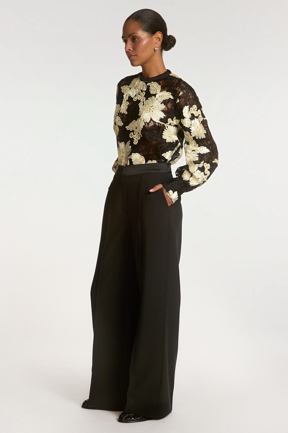 Aaiko Mauve top crema con fiori maniche ampie