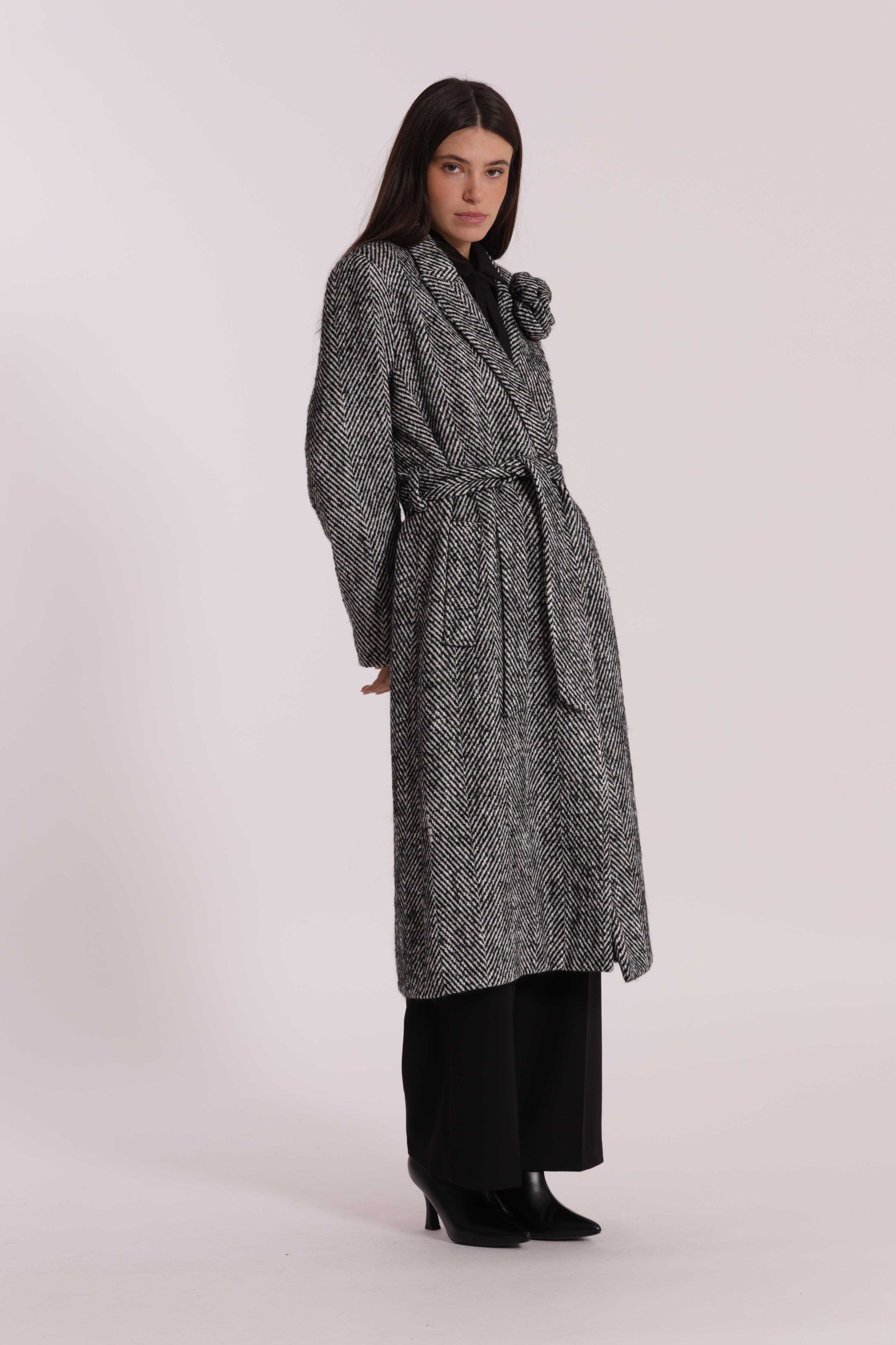 Mimi Mua Lungo Spigato cappotto nero bianco
