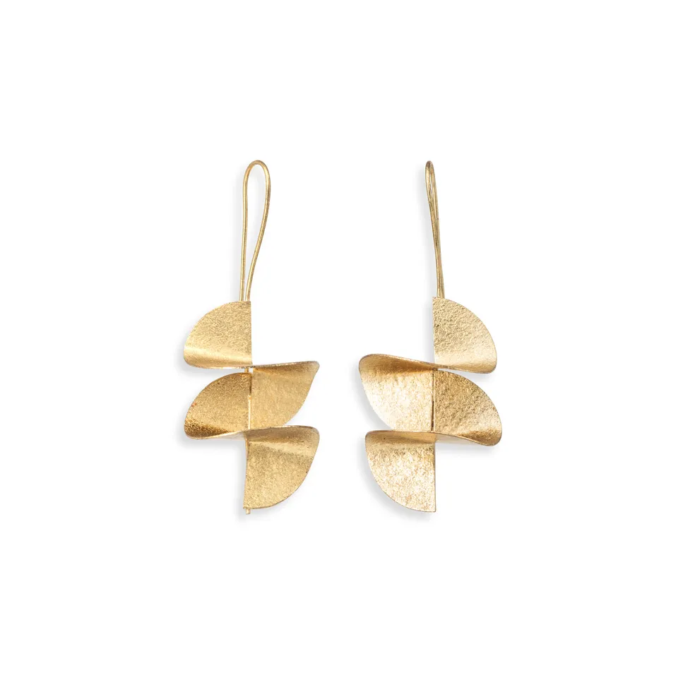 On Earth Samare orecchini dorati 6,5 cm ottone