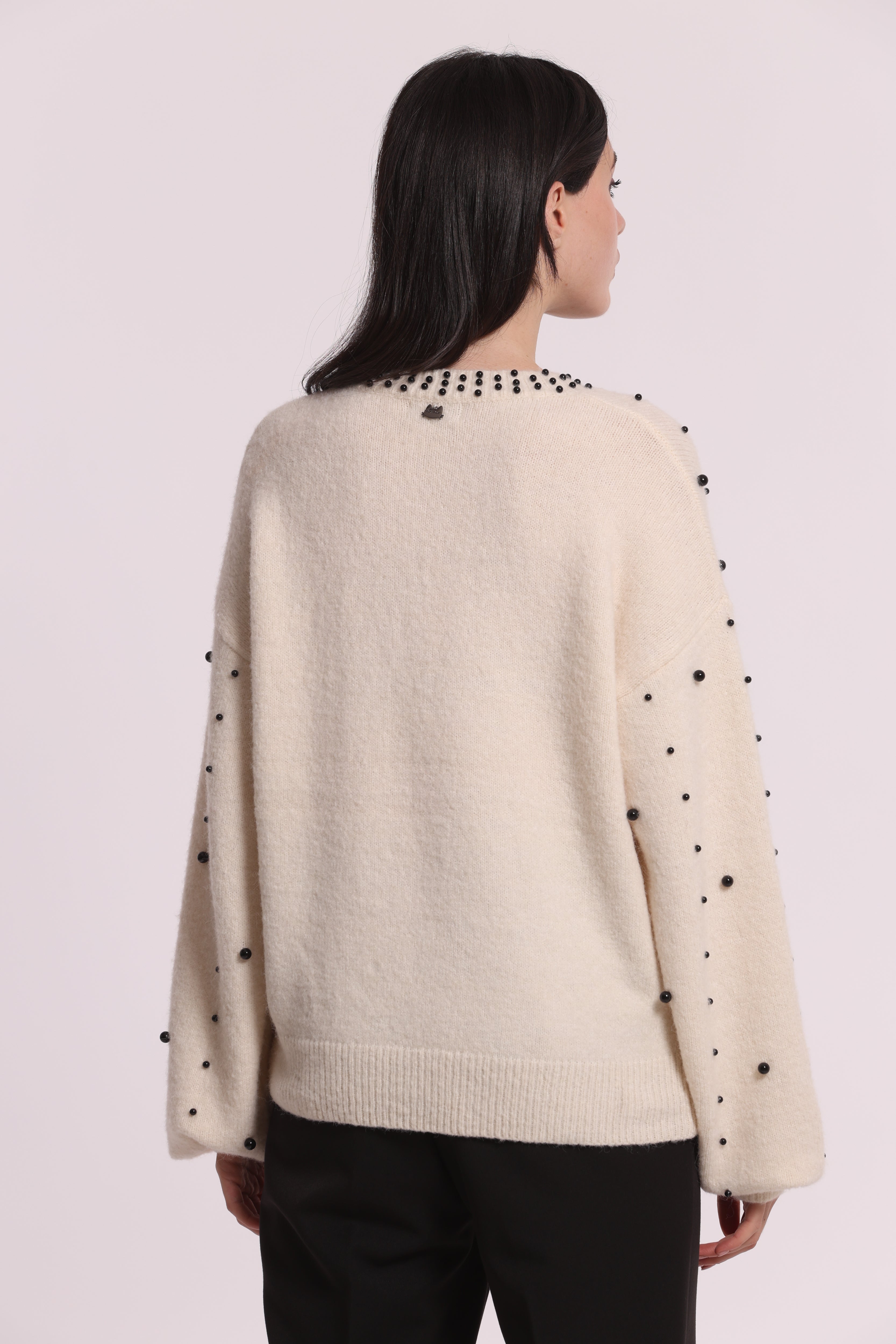 Mimi Mua maglia scollo tondo con perle