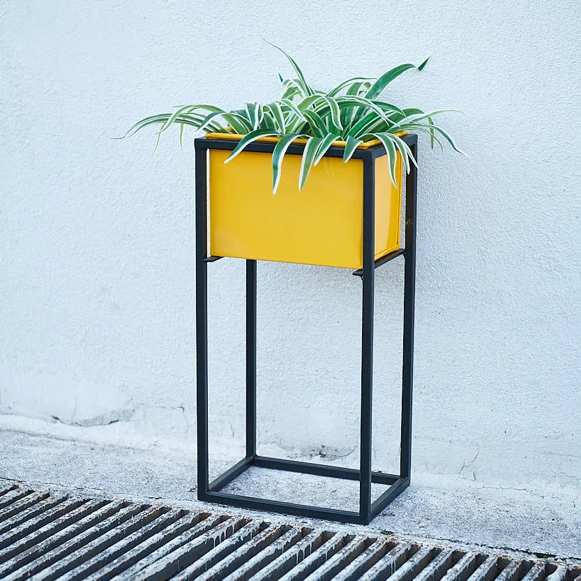 On Earth Cooperative Collection Home portavaso metallo giallo