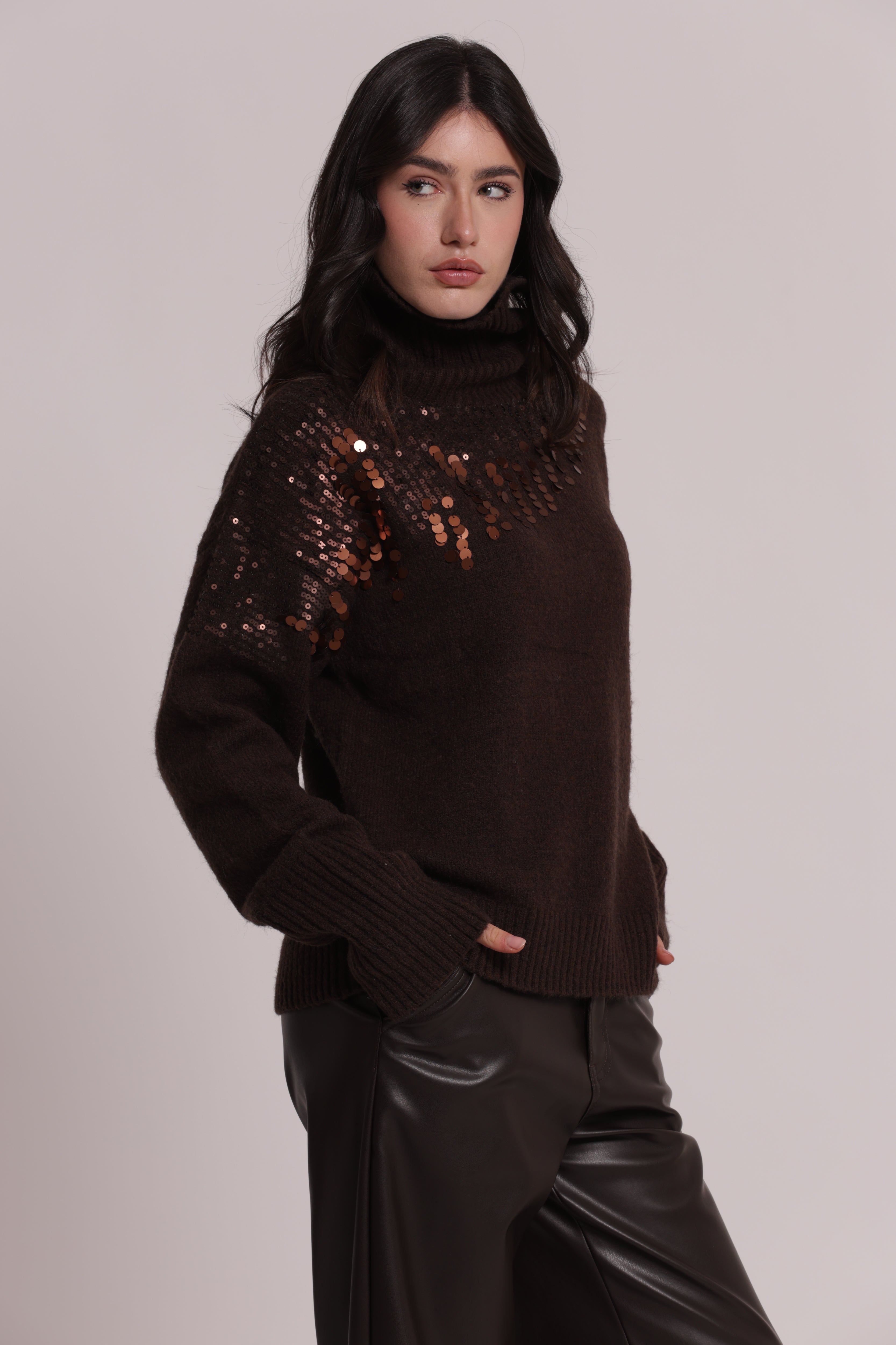Mimi Mua Cascate Paillettes Maglia Collo Alto Nera