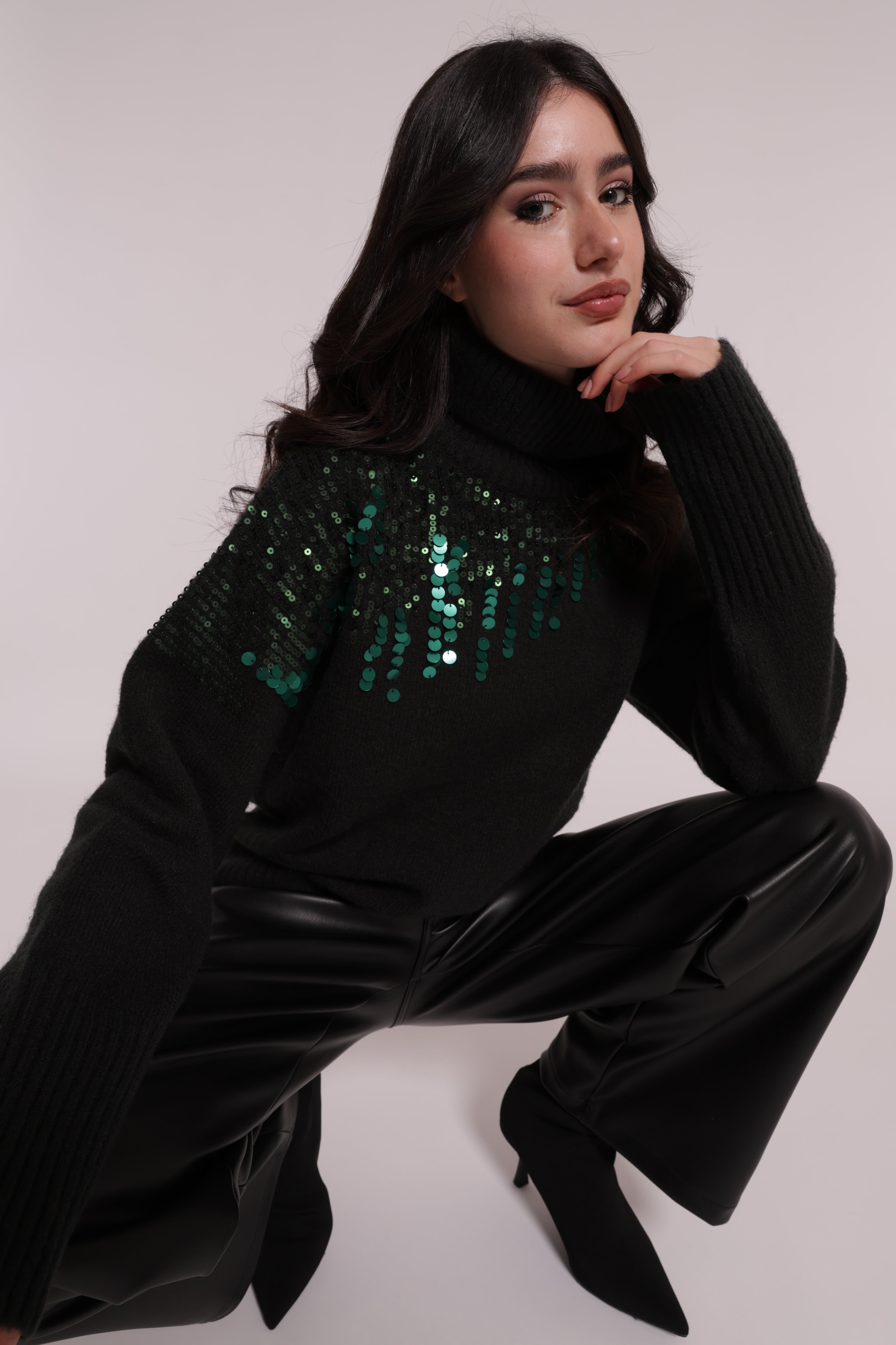 Mimi Mua Cascate Paillettes Maglia Collo Alto Nera