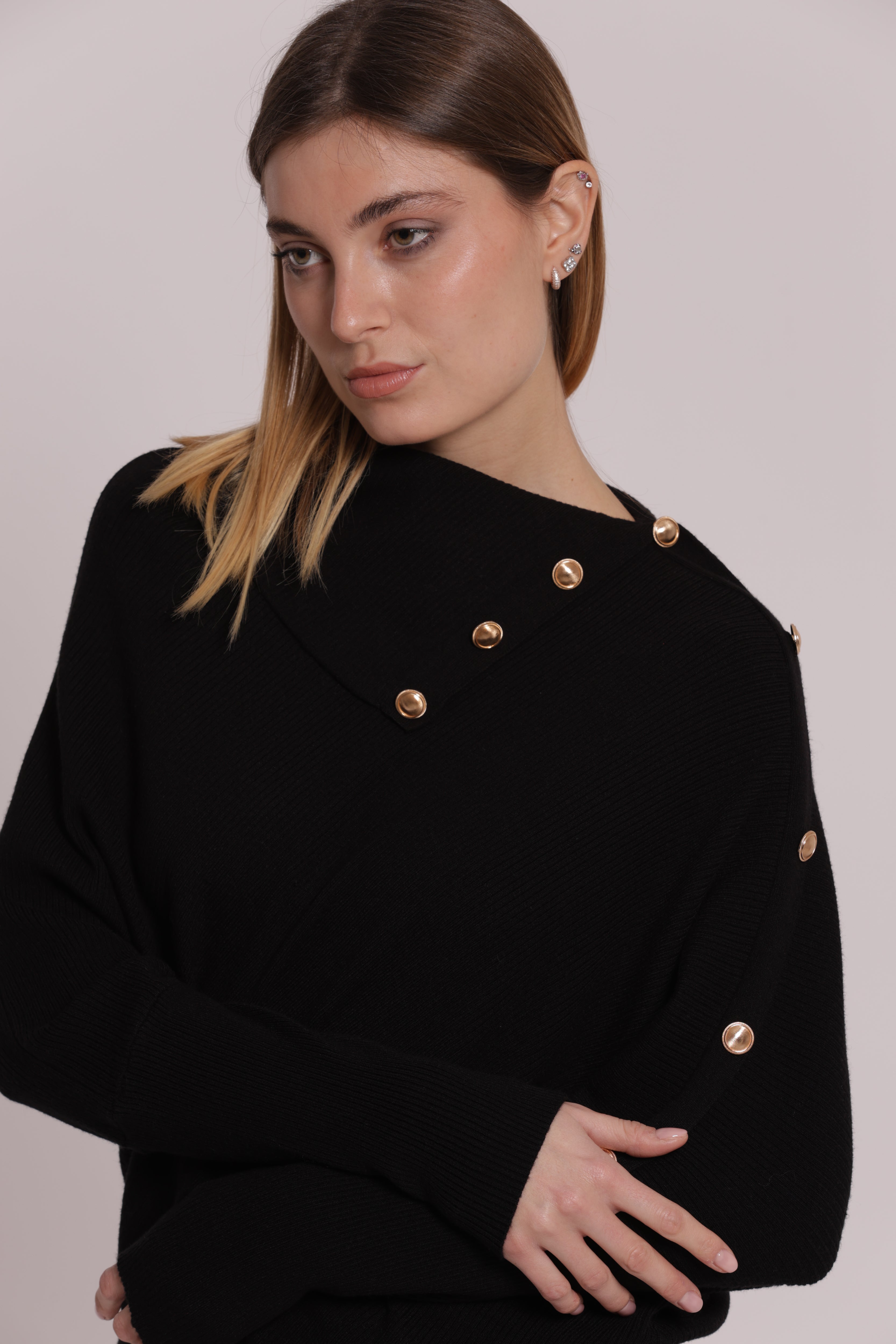 Mimi Mua Maglia Collo Alto Maglione Nero Bottoni