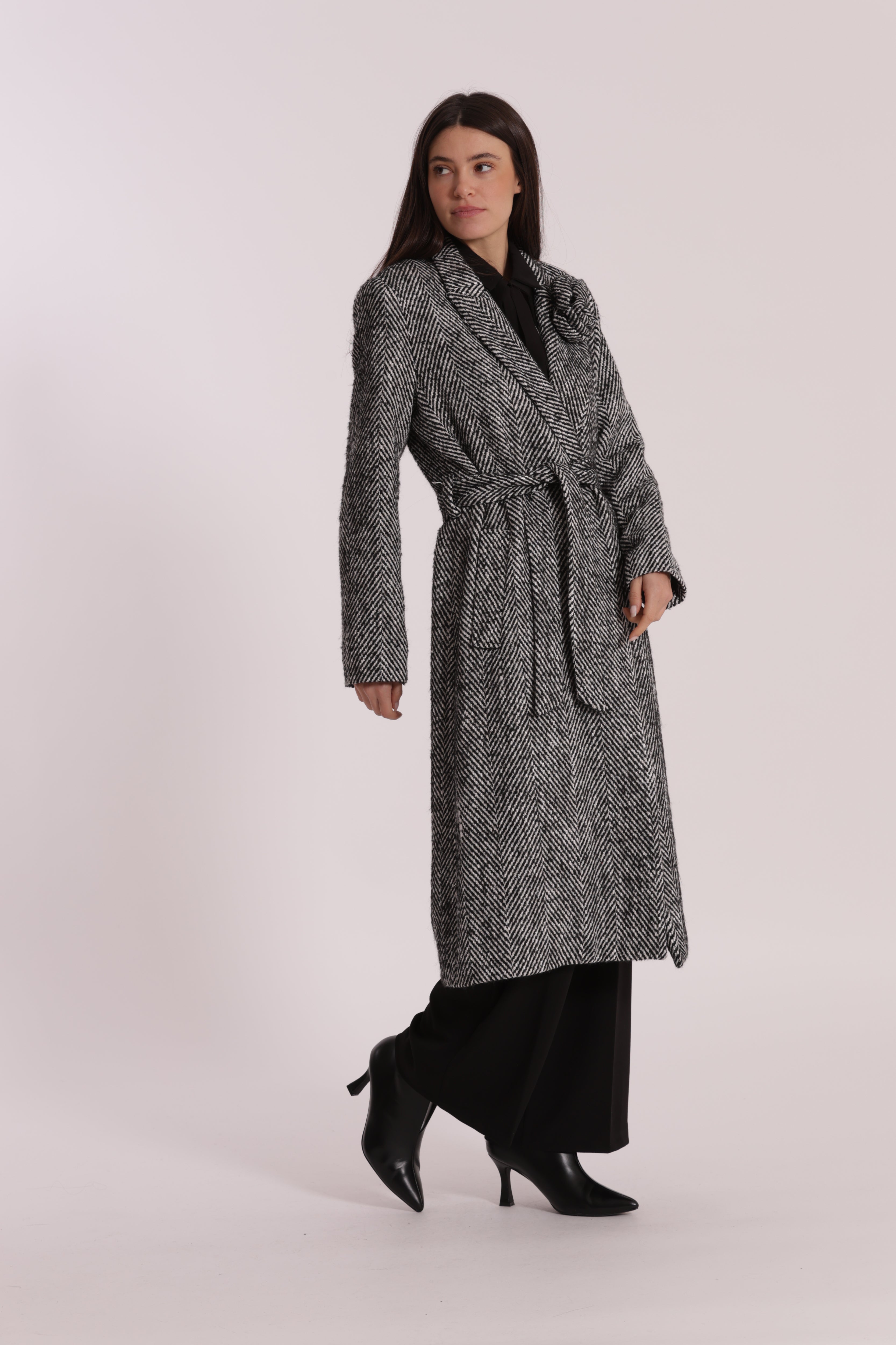 Mimi Mua Lungo Spigato cappotto nero bianco