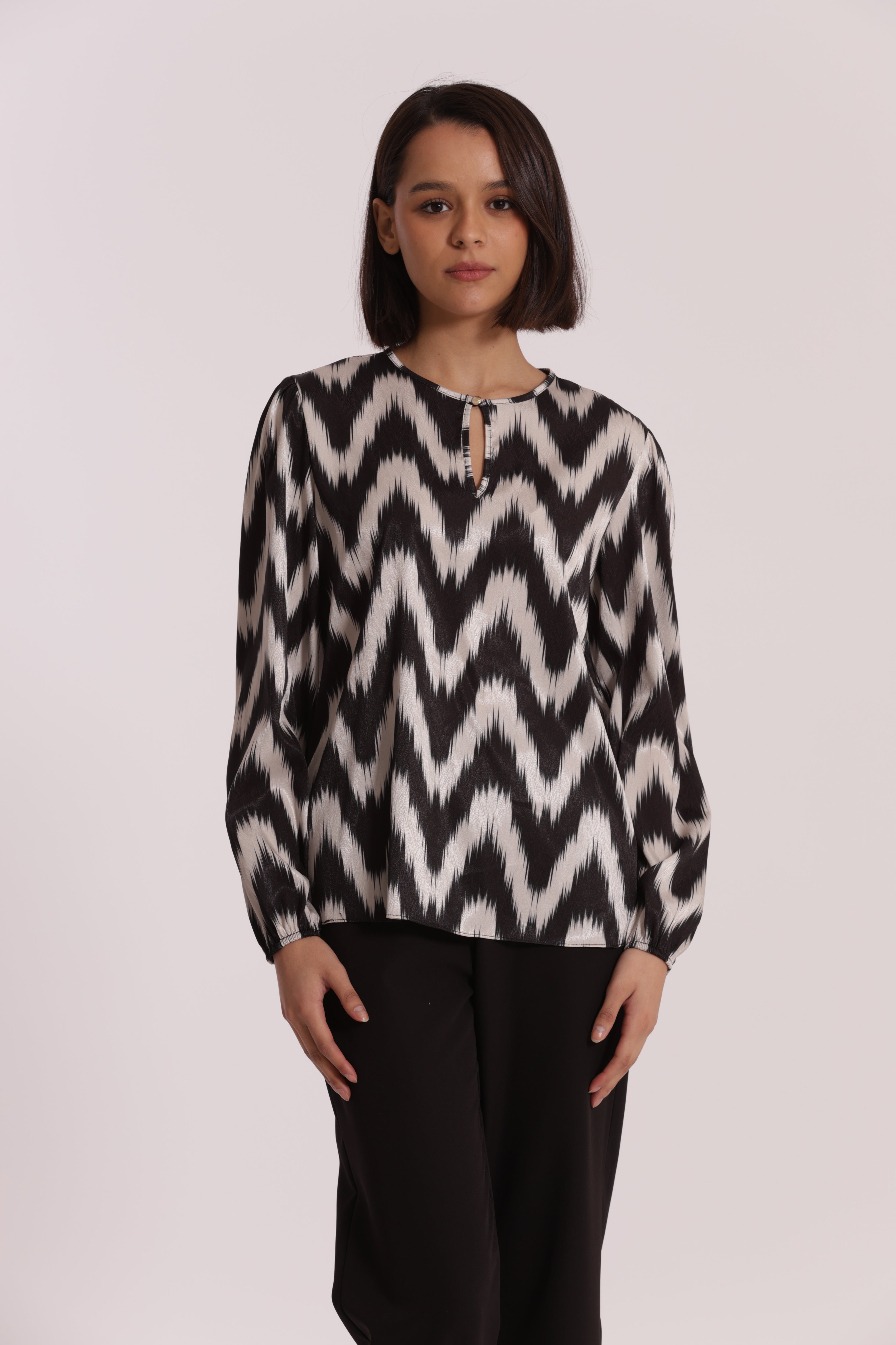 Mimi Mua Blusa Bottoncino Fantasia Chevron Nero Bianco