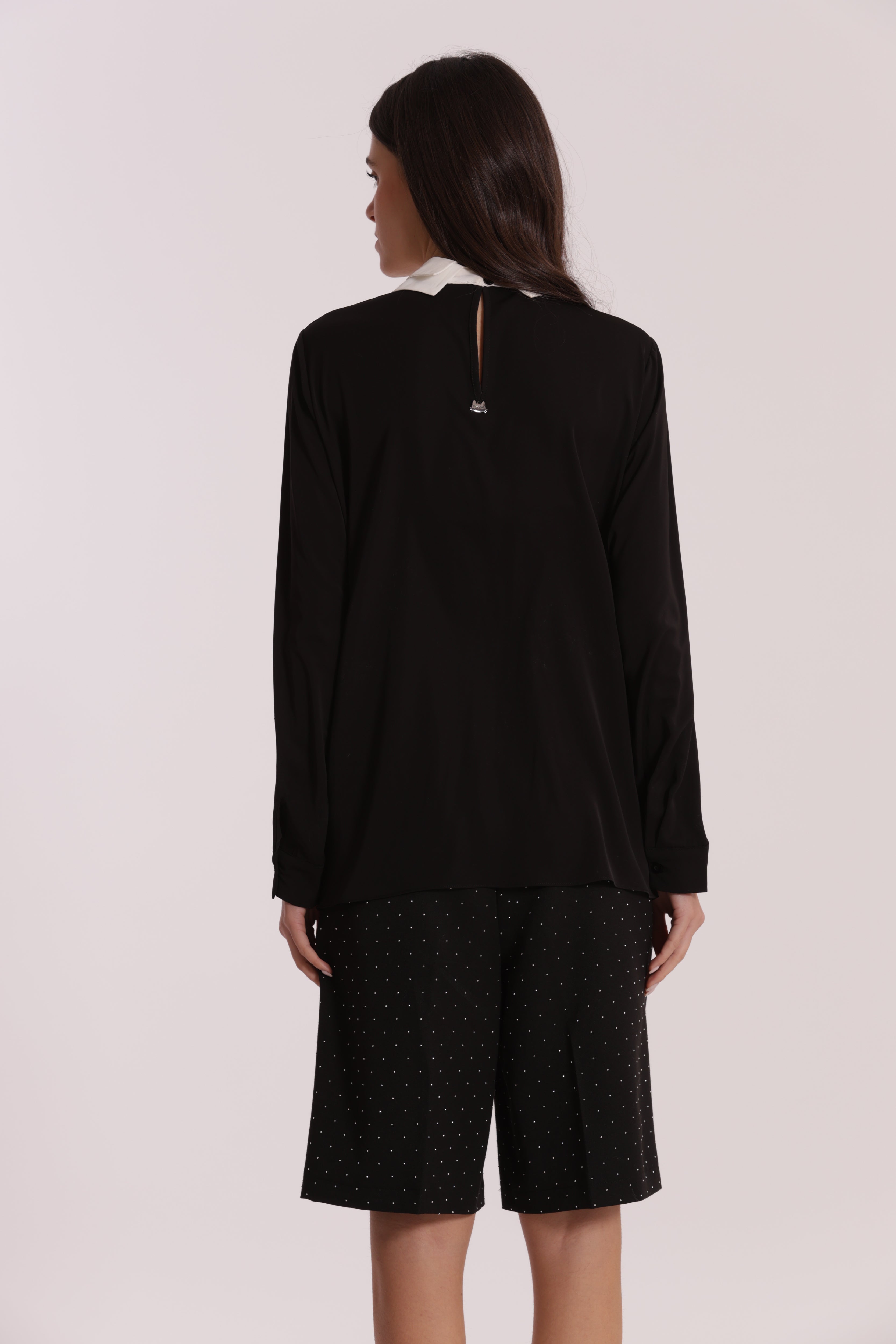 Mimi Mua blusa con colletto e fiocco bianco nero