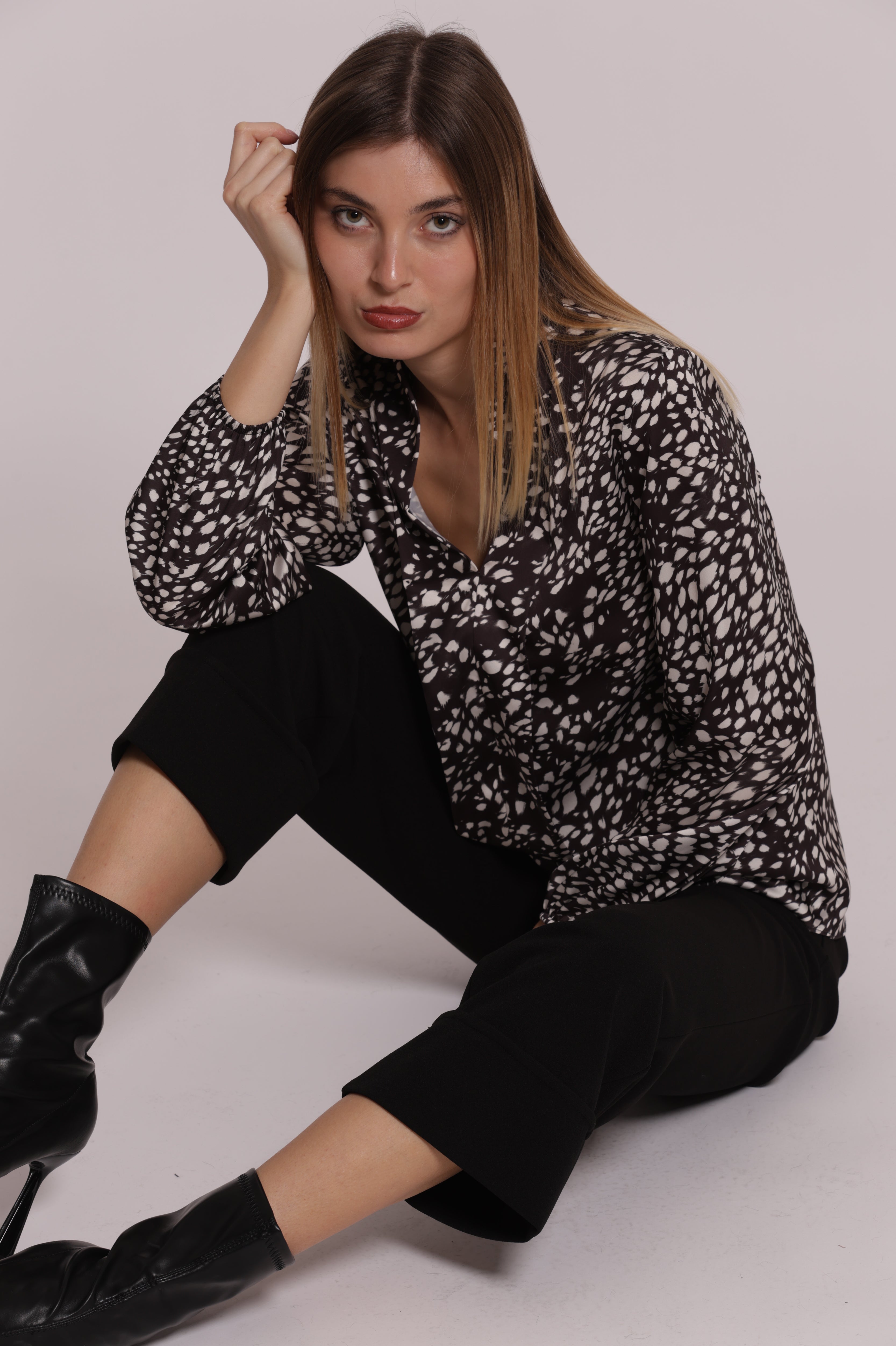 Mimi Mua Blusa Scollo V Maculato Nero/Bianco Fluida