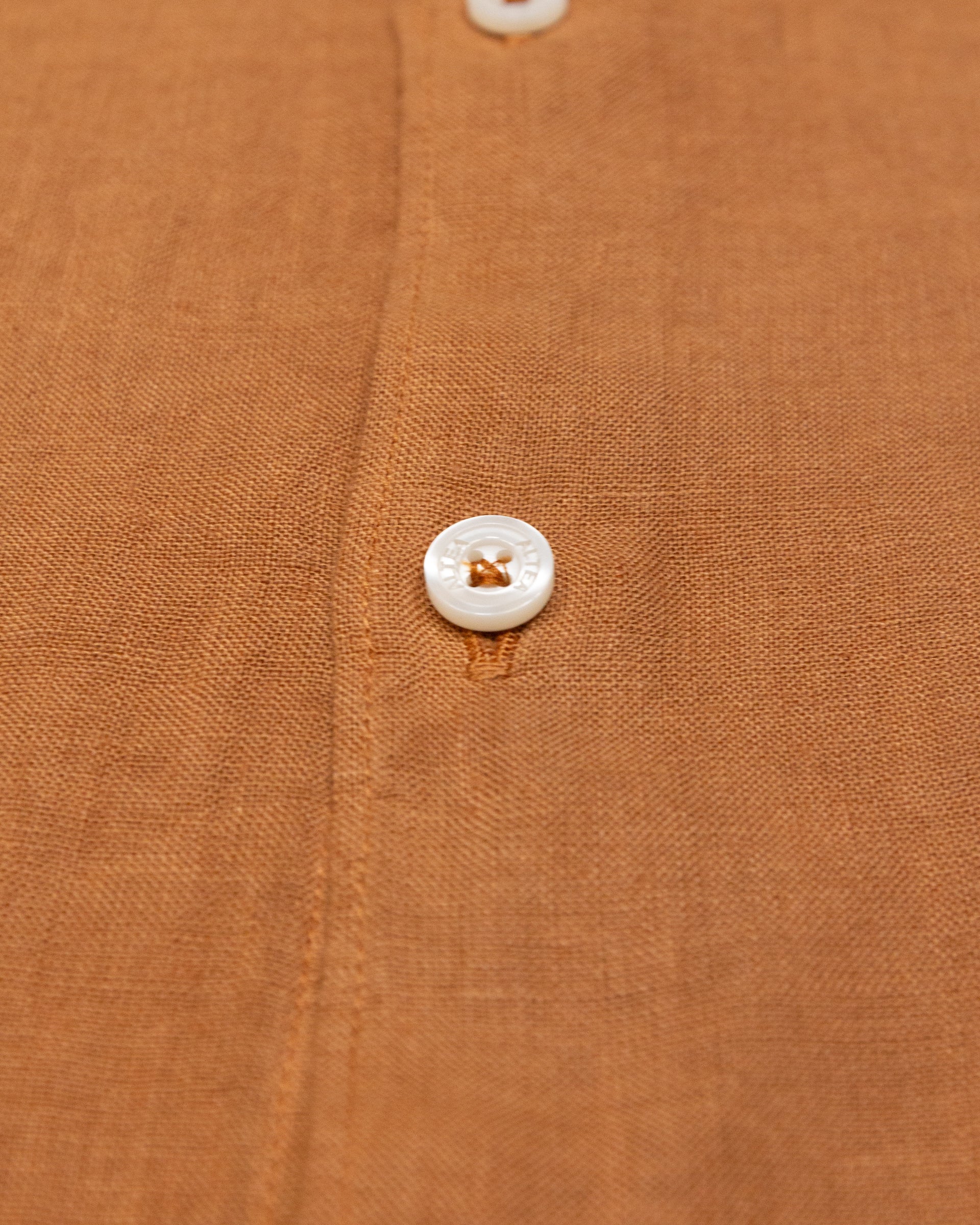 Altea Bond camicia lino regular marrone mostarda