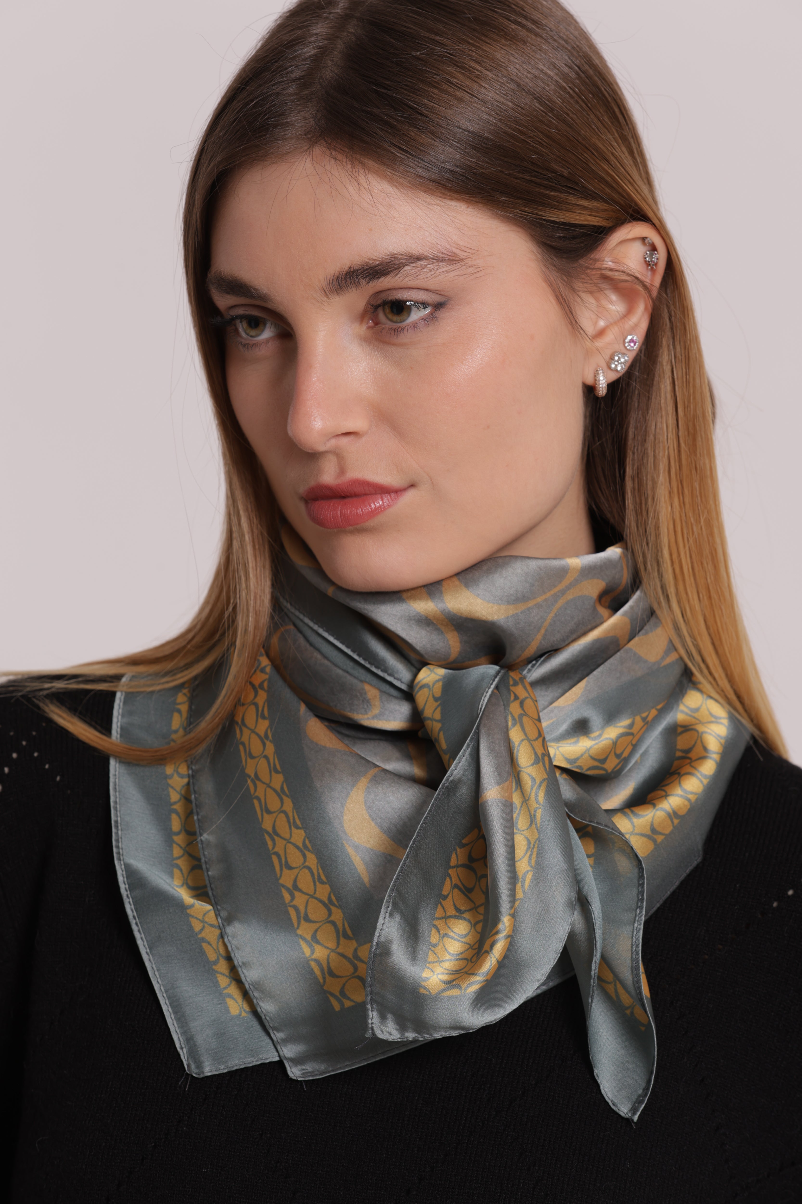Mimi Mua Foulard Cerchietti 90x90 Verde Militare Satinato