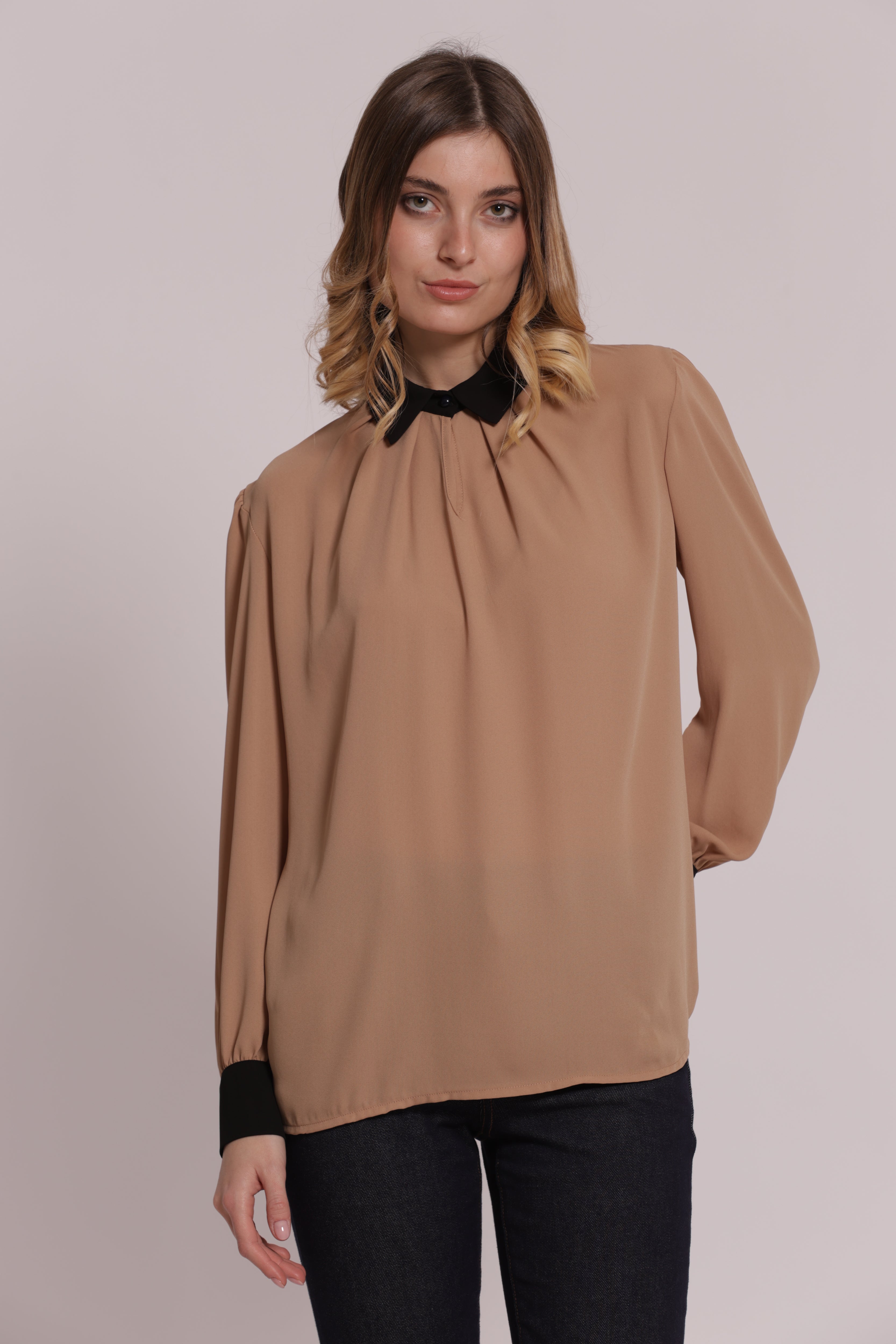 Mimi Mua Blusa con Colletto e Polsini a Contrasto