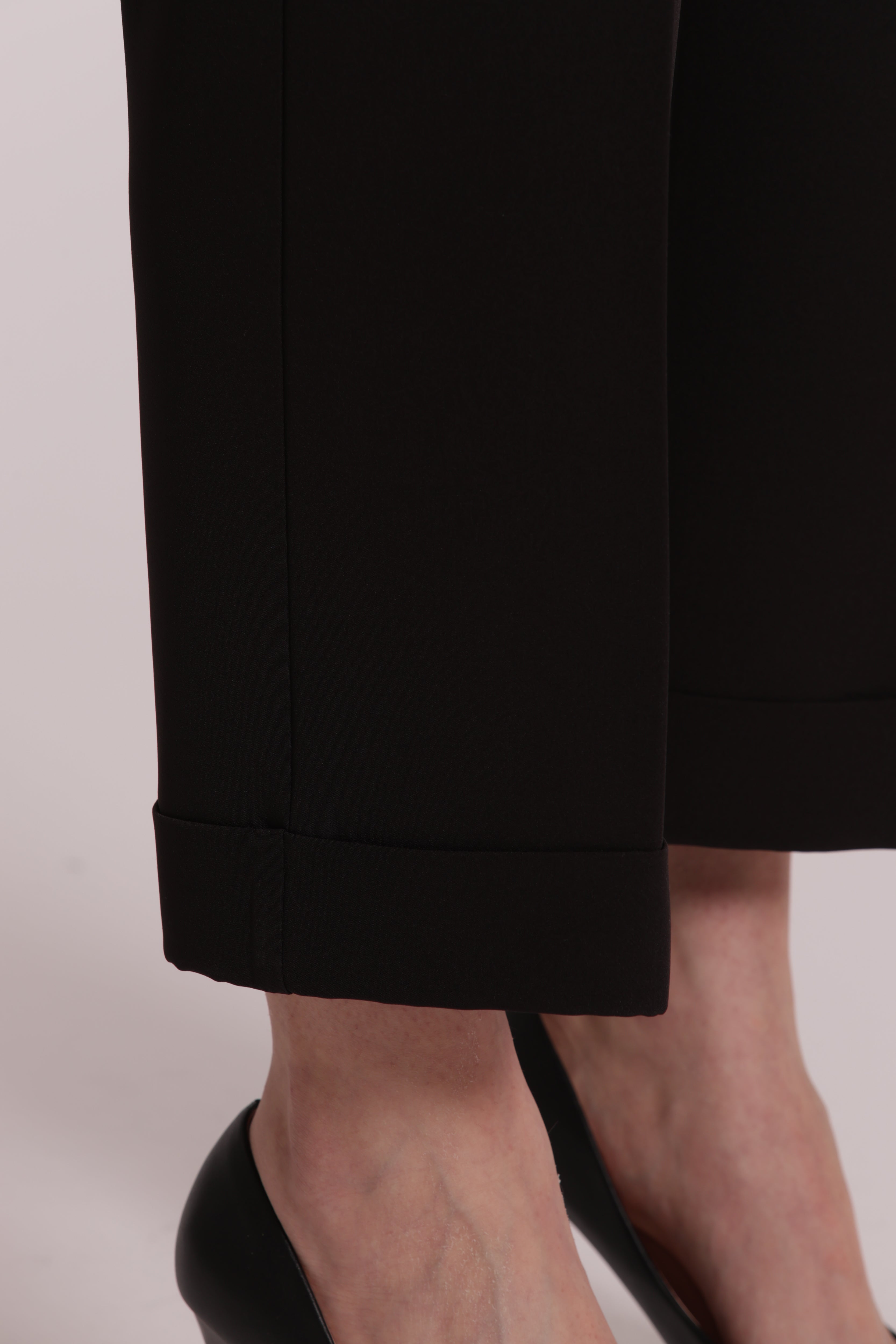 Mimi Mua pantaloni con risvolto neri elasticizzati